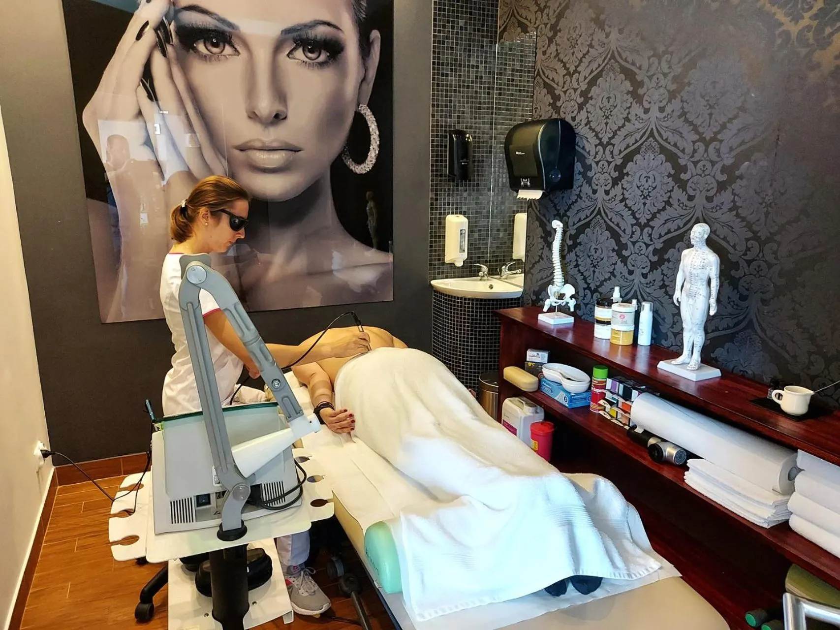 People in Hotel Galion