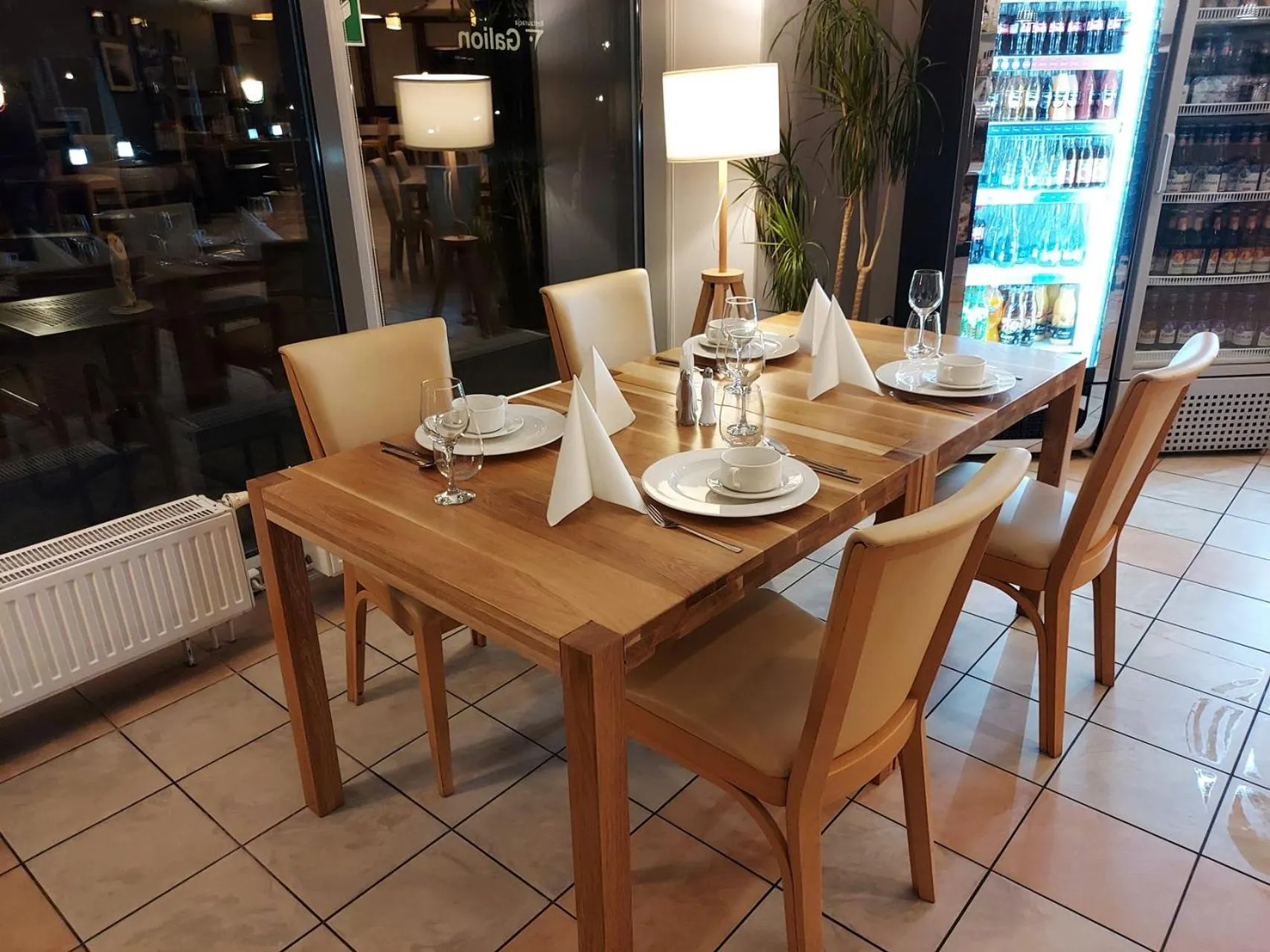 Restaurant/places to eat in Hotel Galion