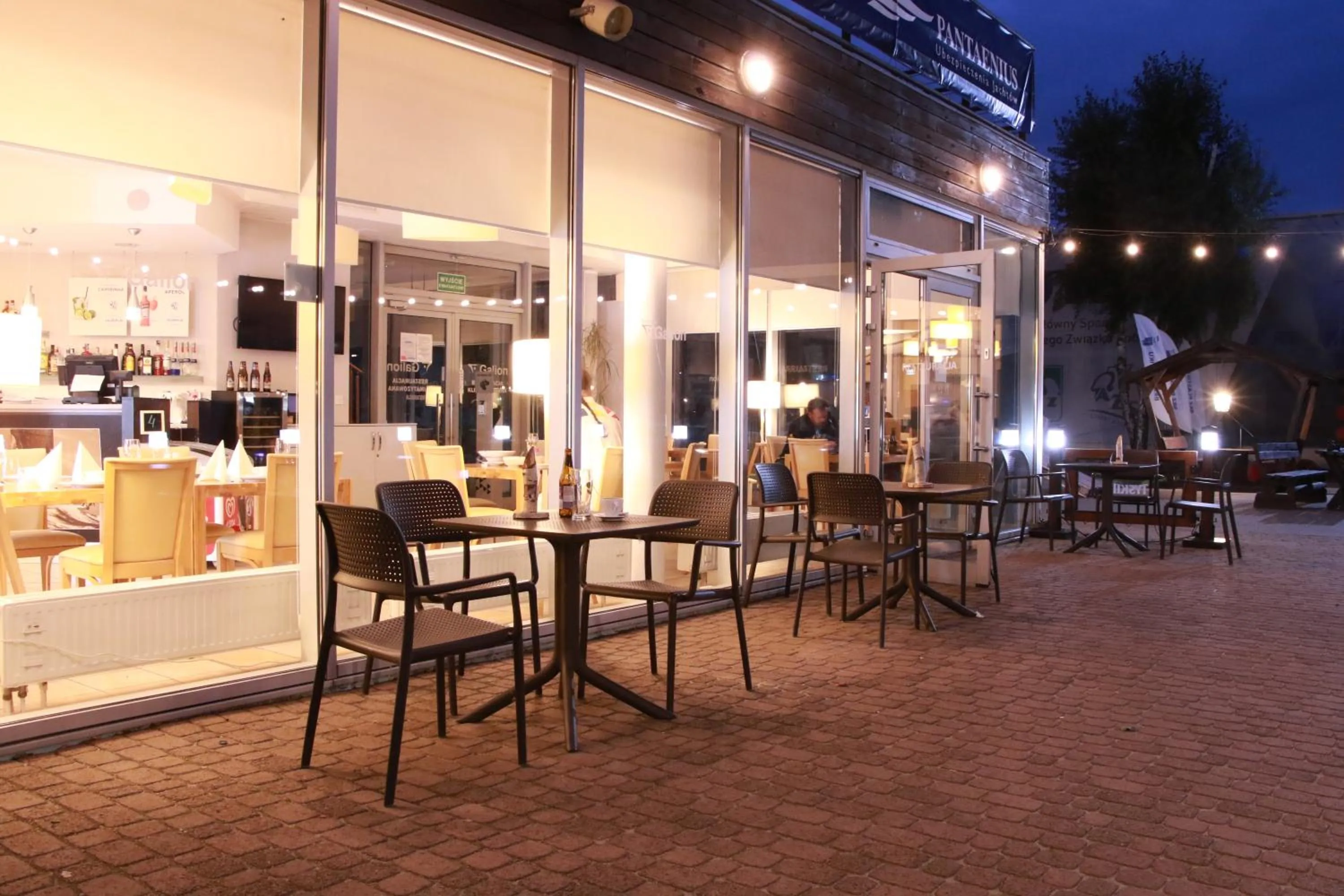 Restaurant/places to eat in Hotel Galion