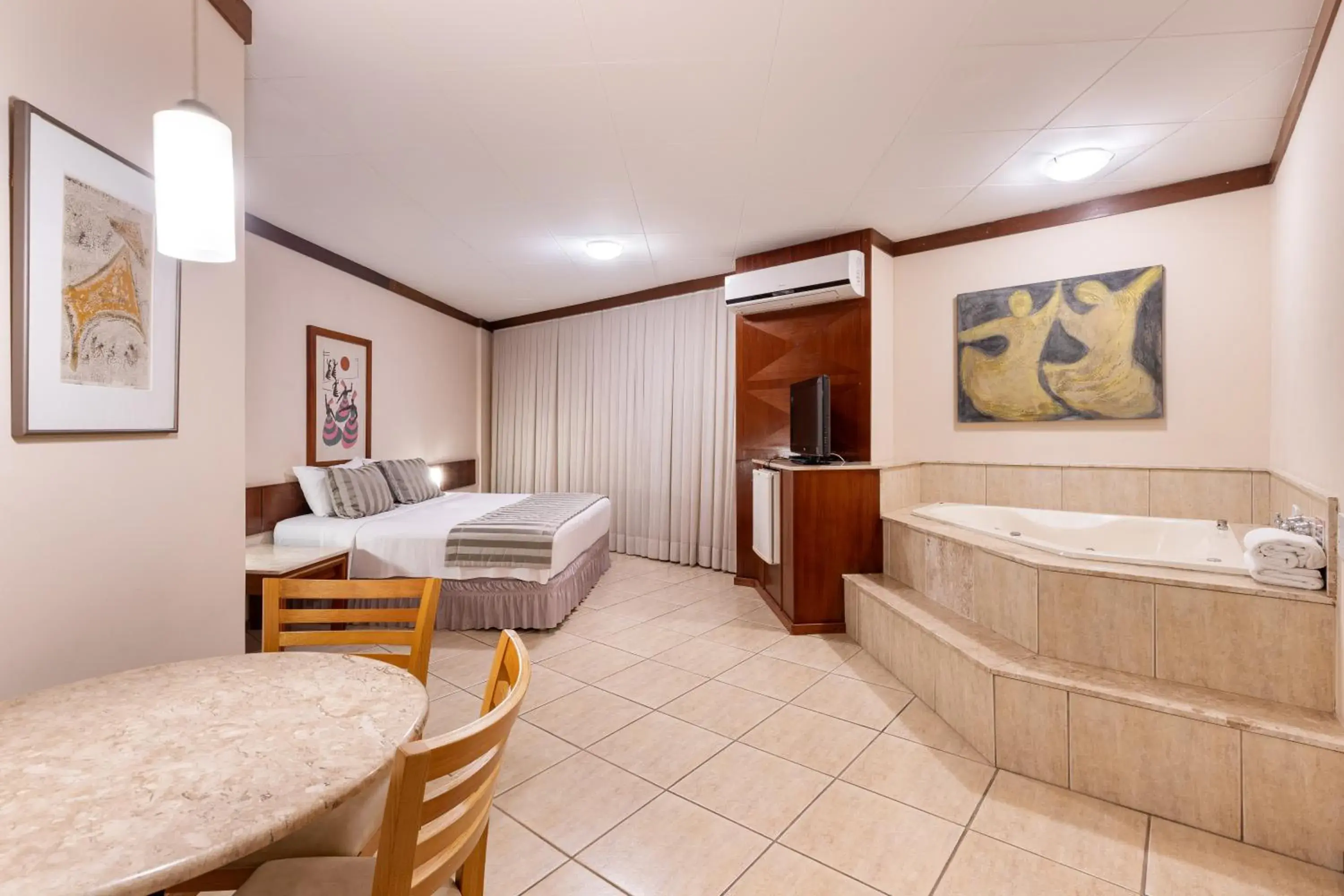 Suite with Spa Bath in Hotel Crystal Suite with Spa Bath in Hotel Crystal