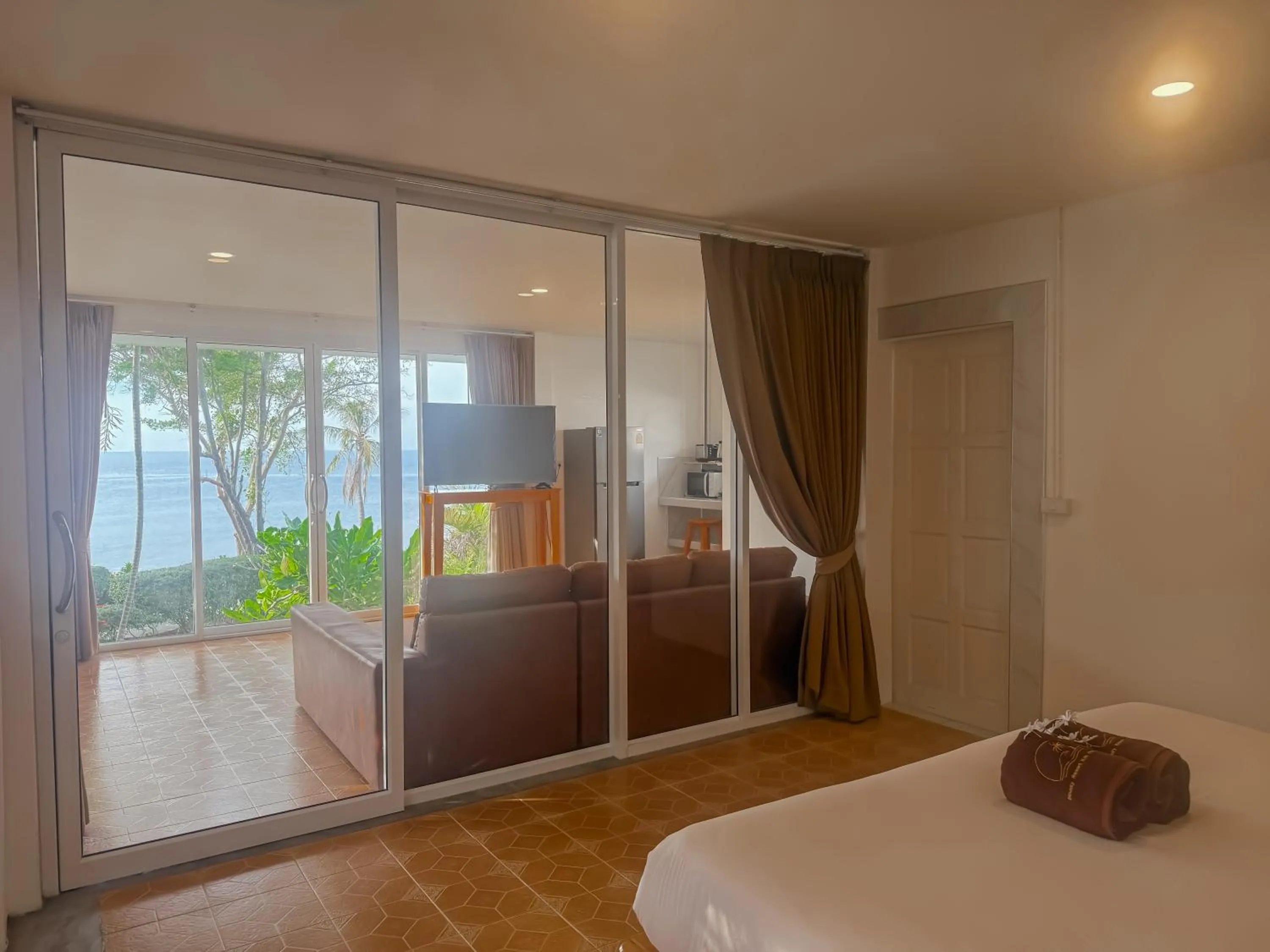 Bedroom, Bed in Bounty Resort