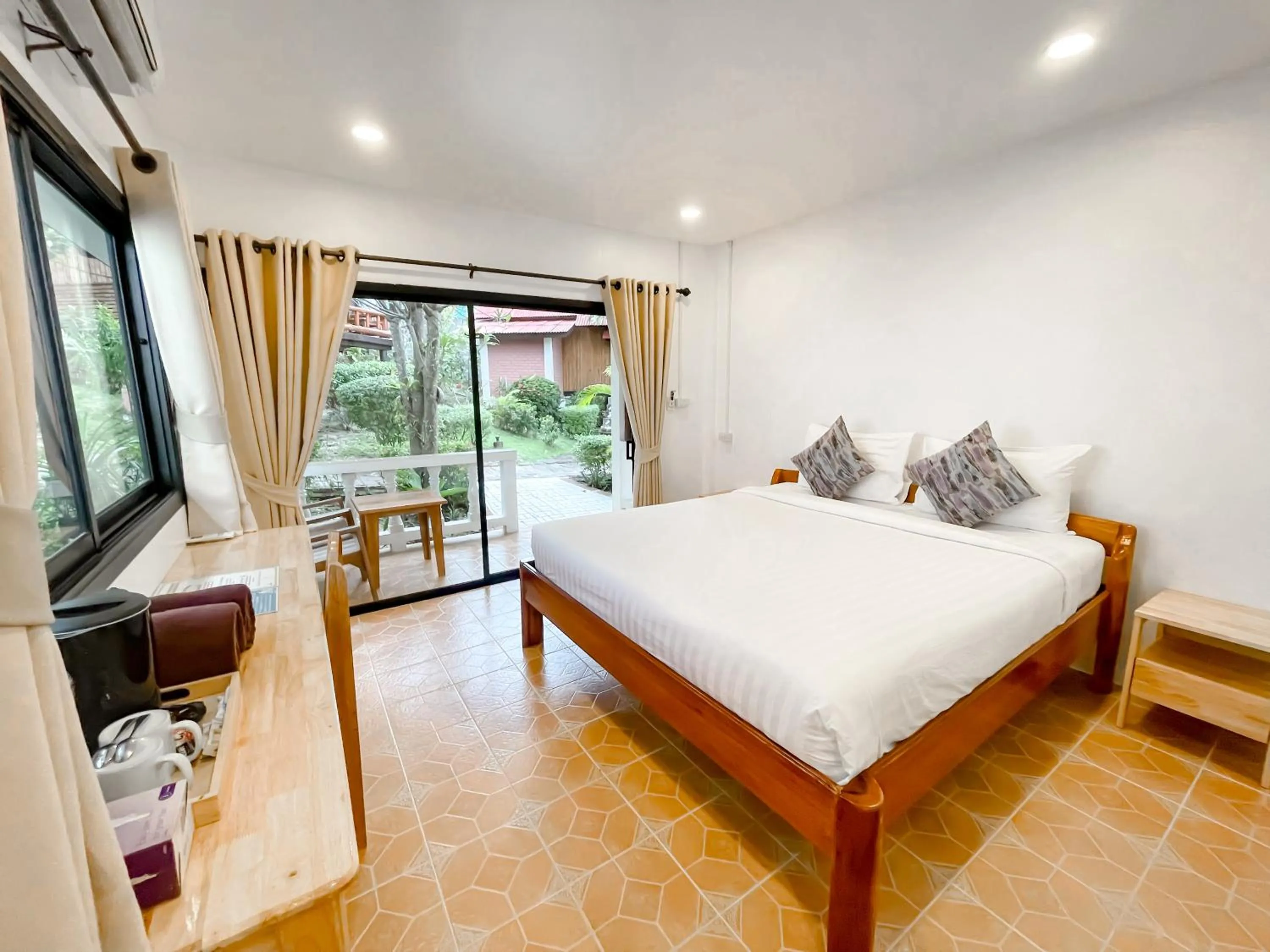 Bedroom, Bed in Bounty Resort