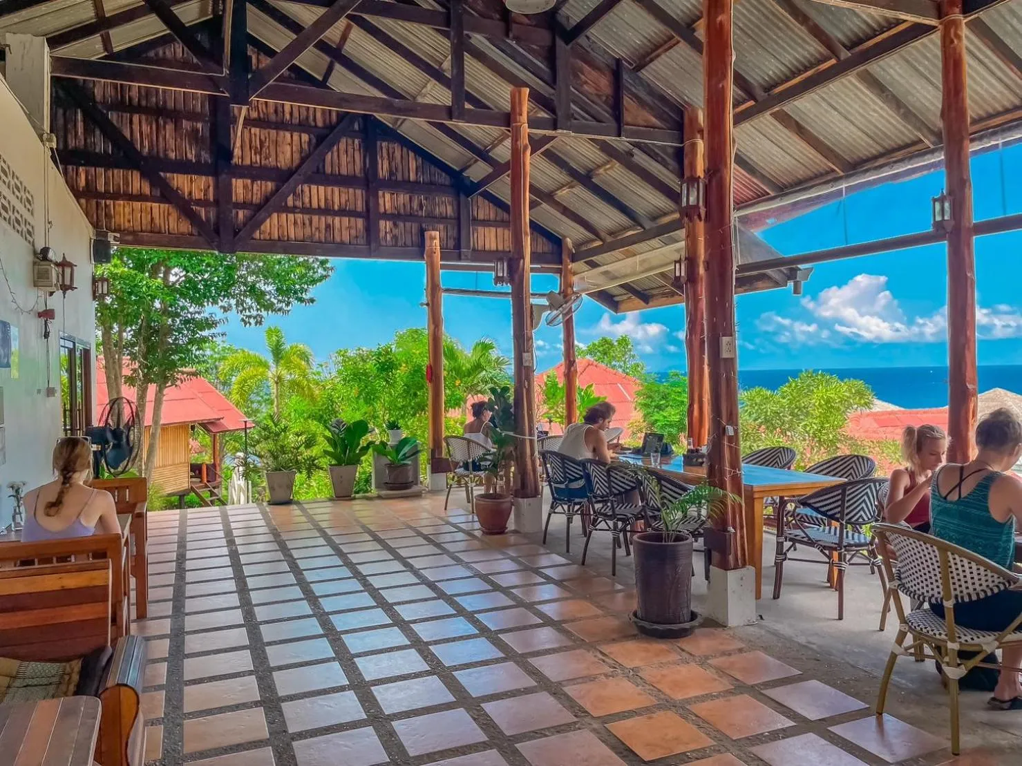 Restaurant/places to eat in Bounty Resort