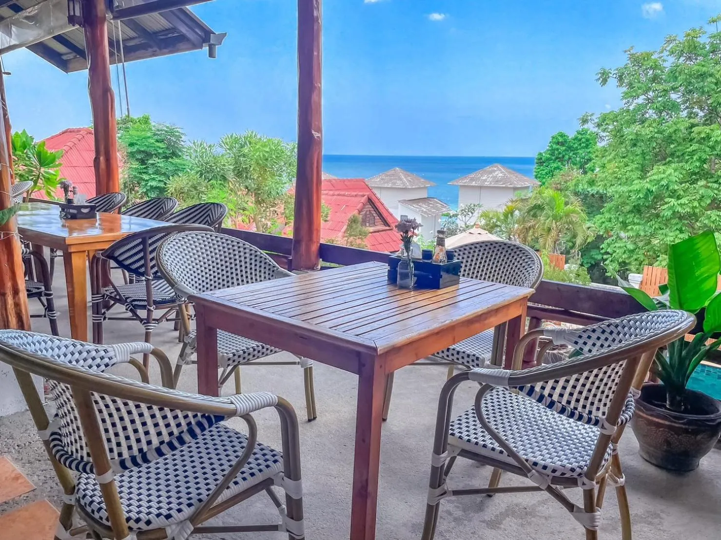 Restaurant/places to eat in Bounty Resort