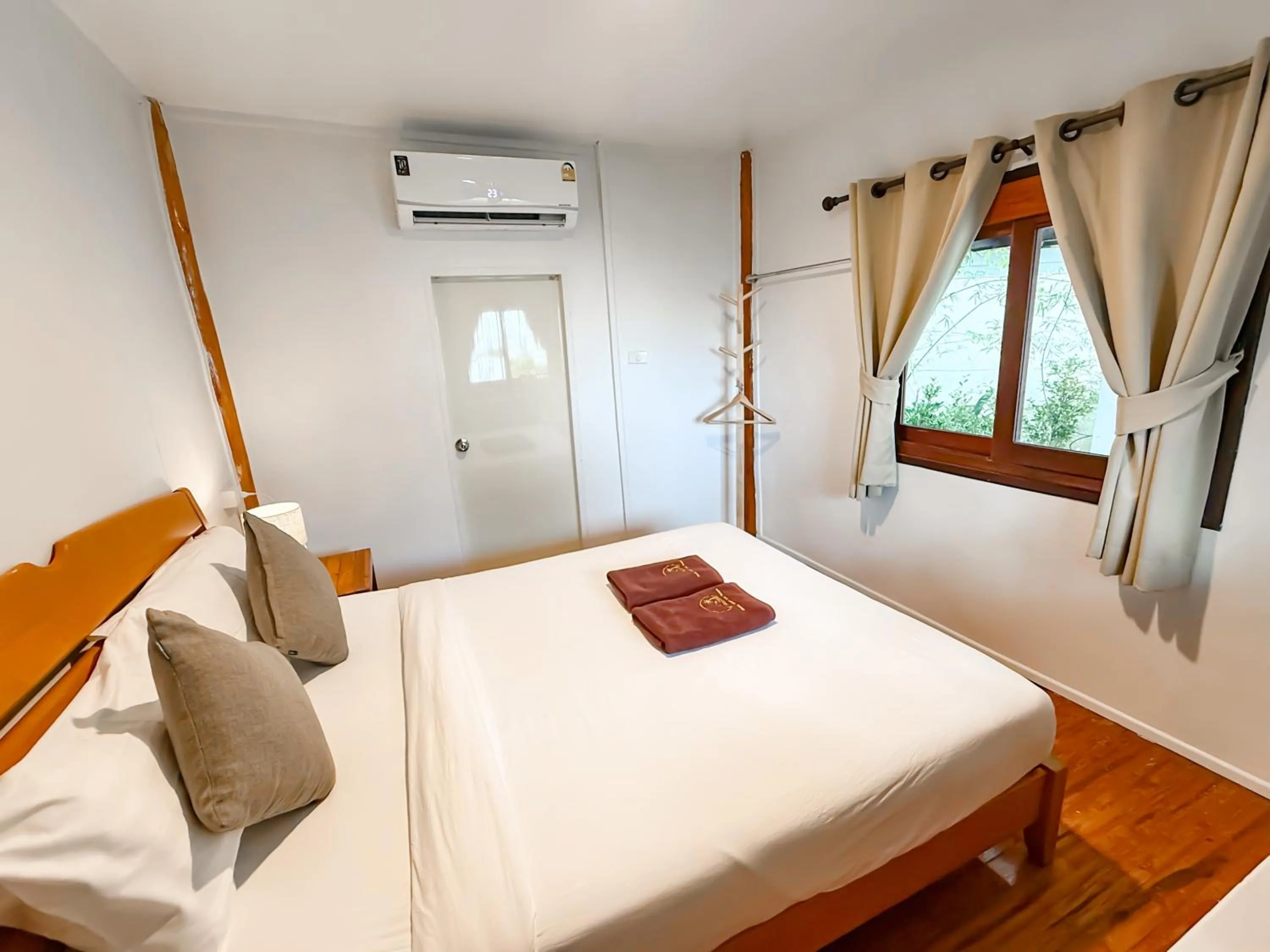 Photo of the whole room, Bed in Bounty Resort