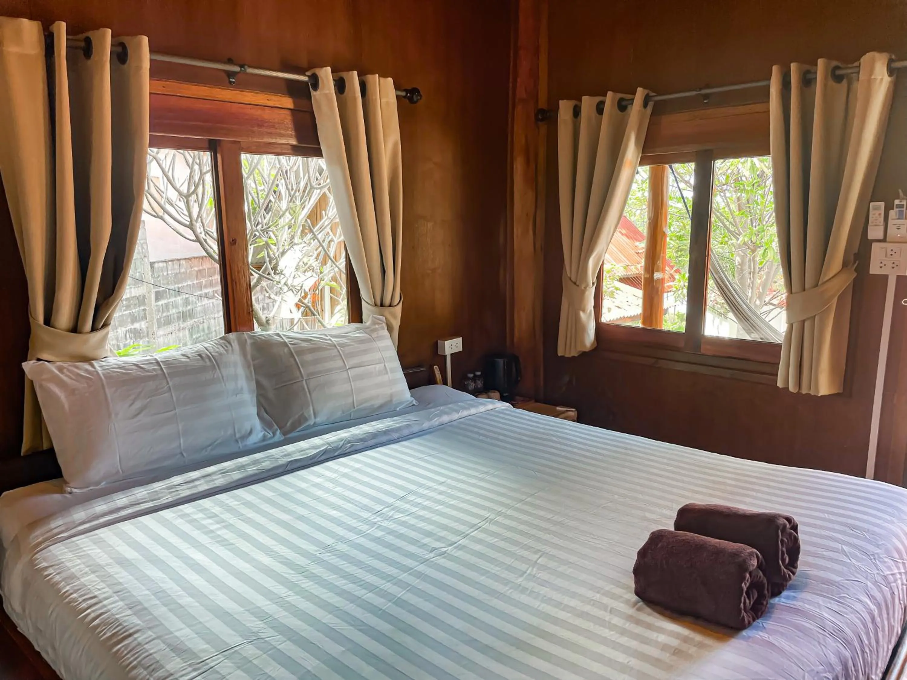 Photo of the whole room, Bed in Bounty Resort