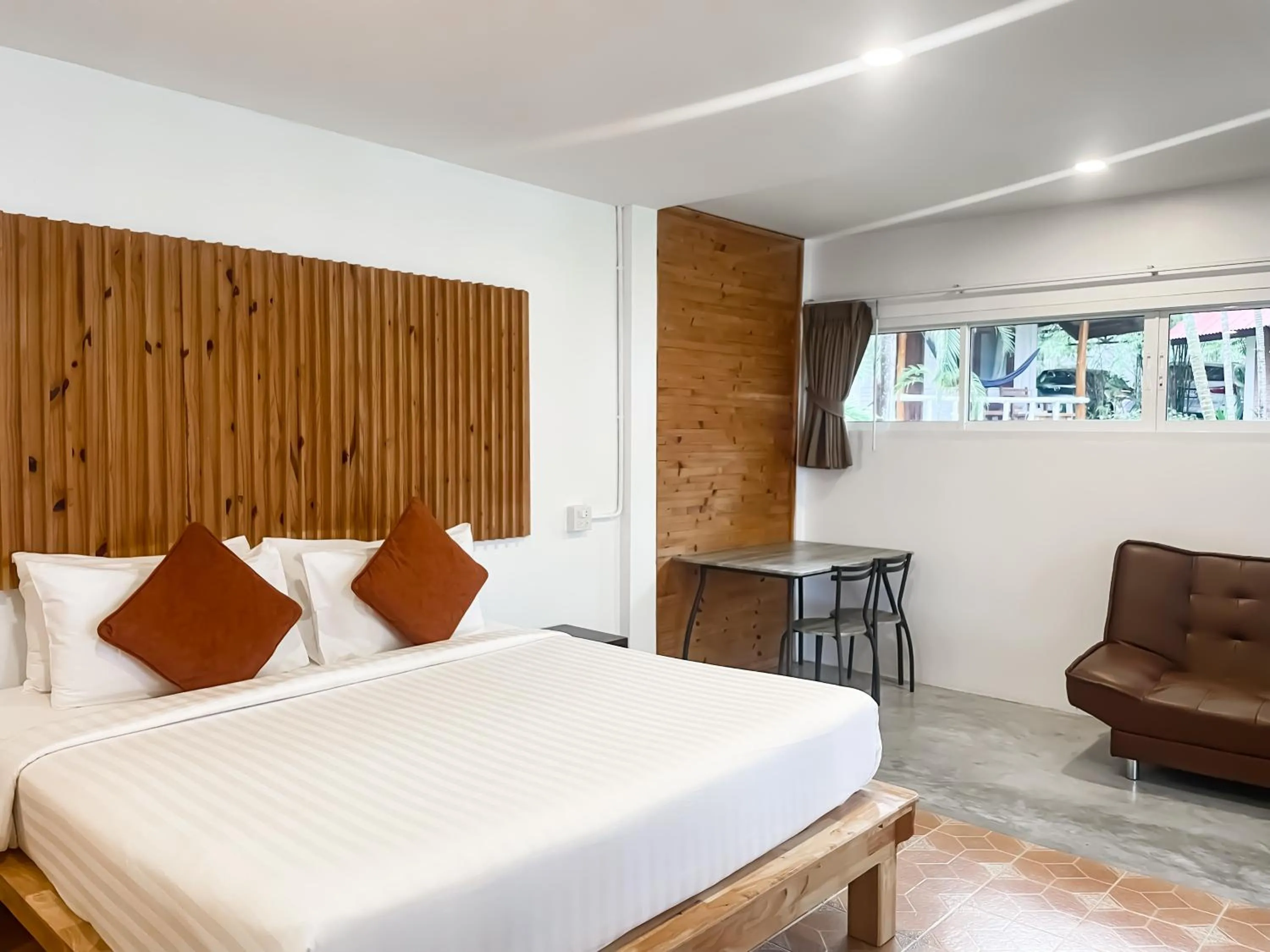 Bedroom, Bed in Bounty Resort