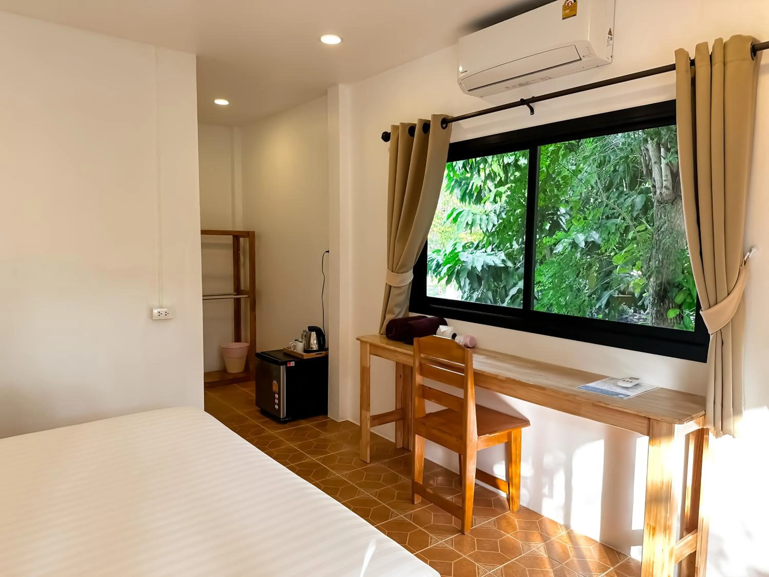 Bedroom, Bed in Bounty Resort