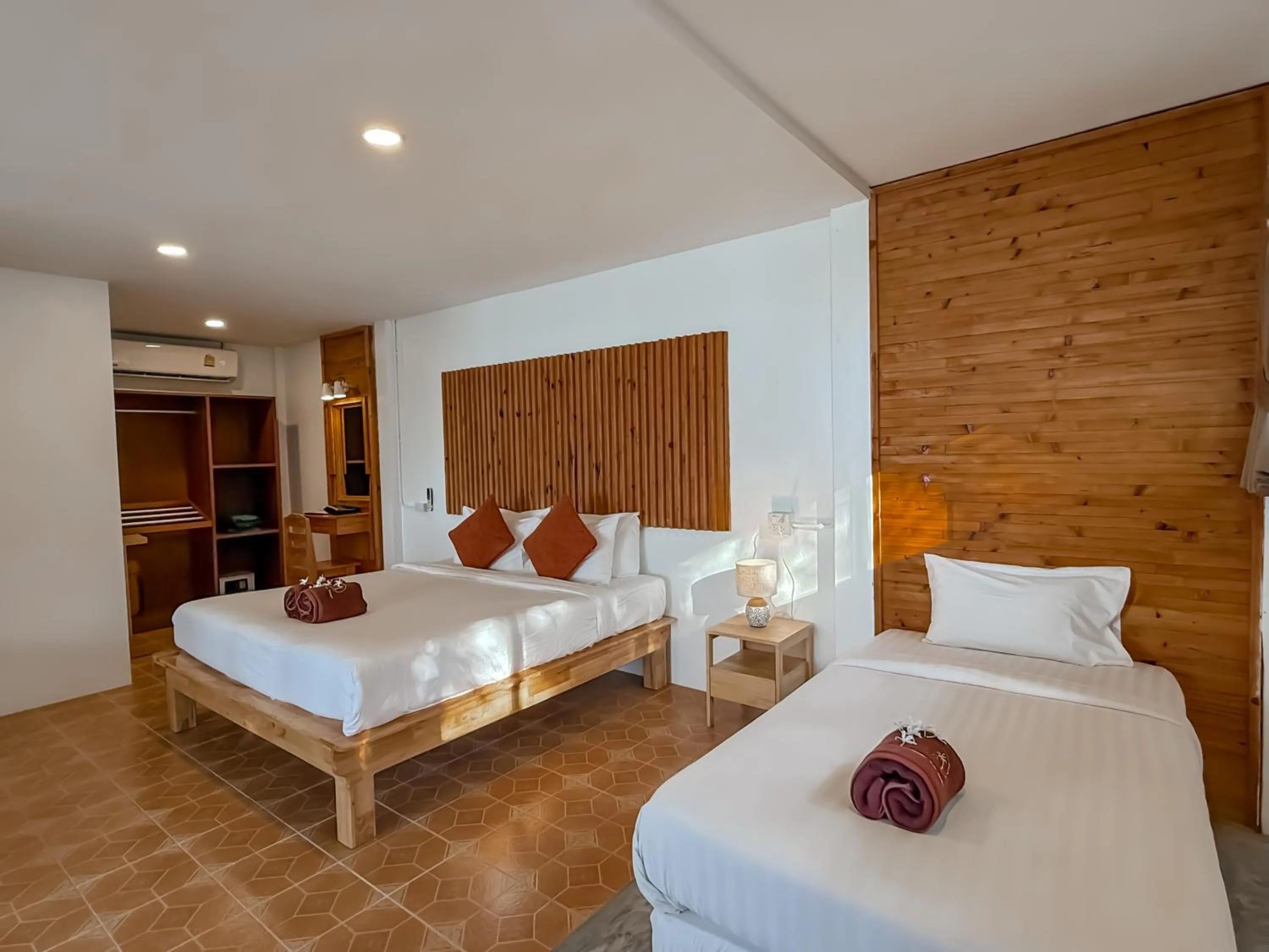 Bedroom, Bed in Bounty Resort