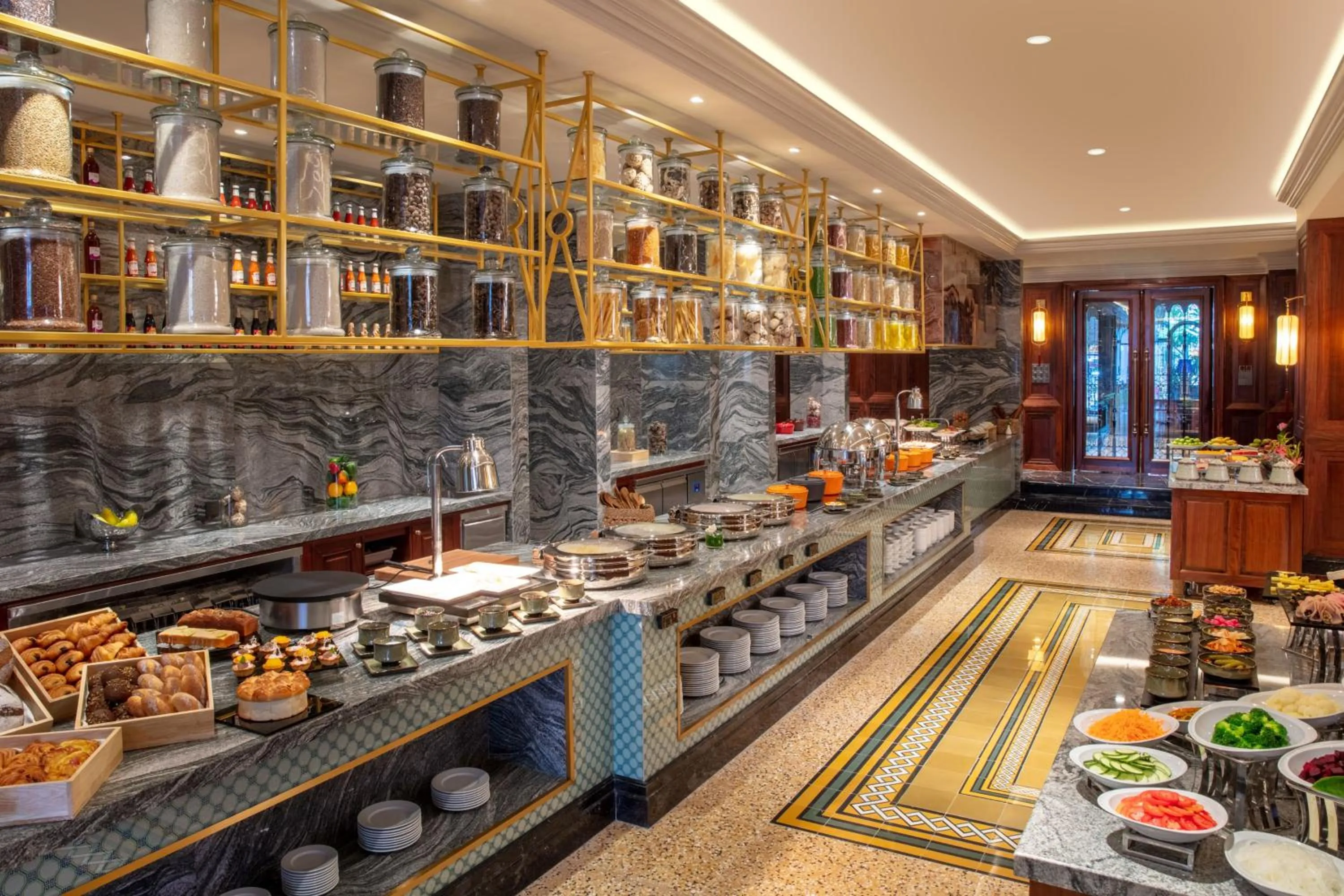 Restaurant/places to eat in Silk Path Grand Hue Hotel