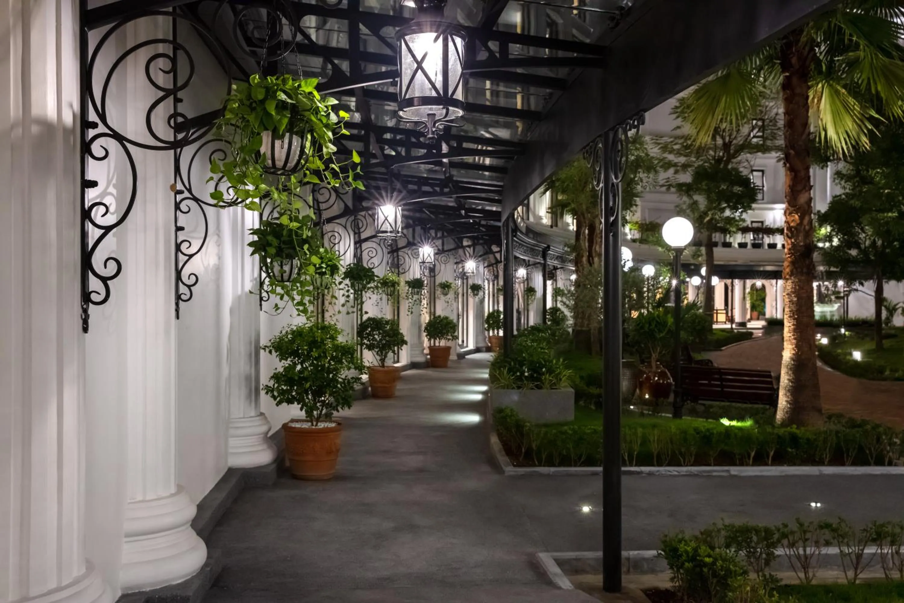 Night in Silk Path Grand Hue Hotel