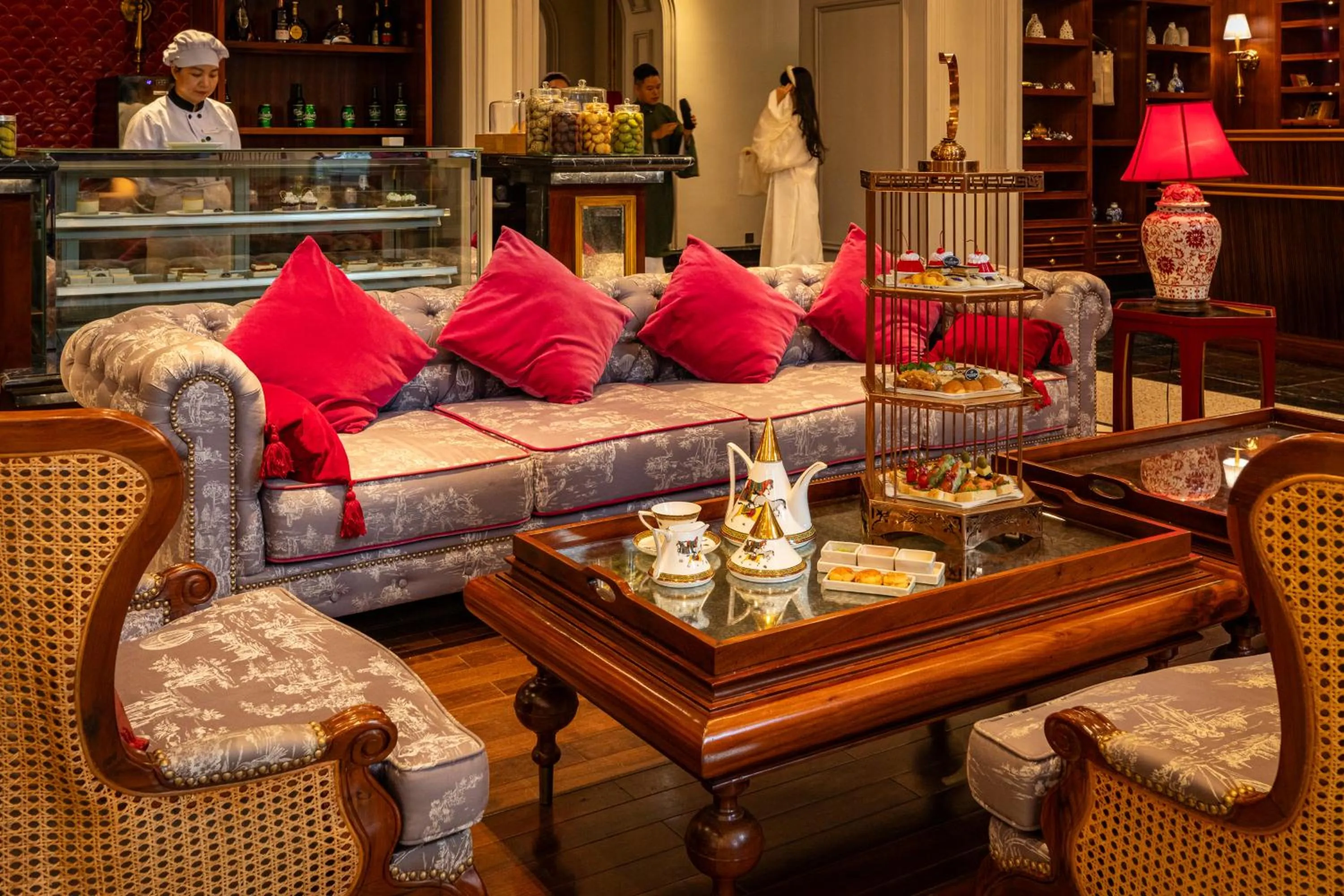 Restaurant/places to eat in Silk Path Grand Hue Hotel