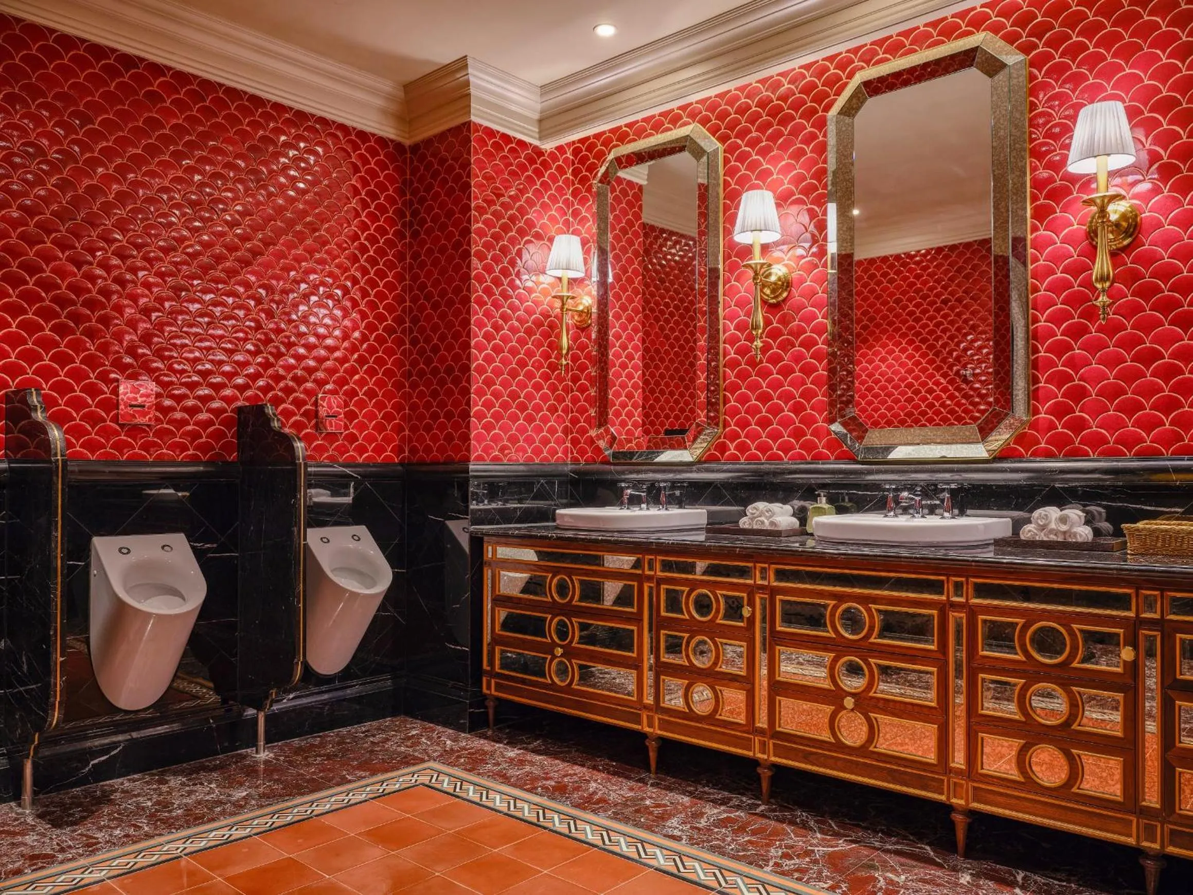 Toilet in Silk Path Grand Hue Hotel