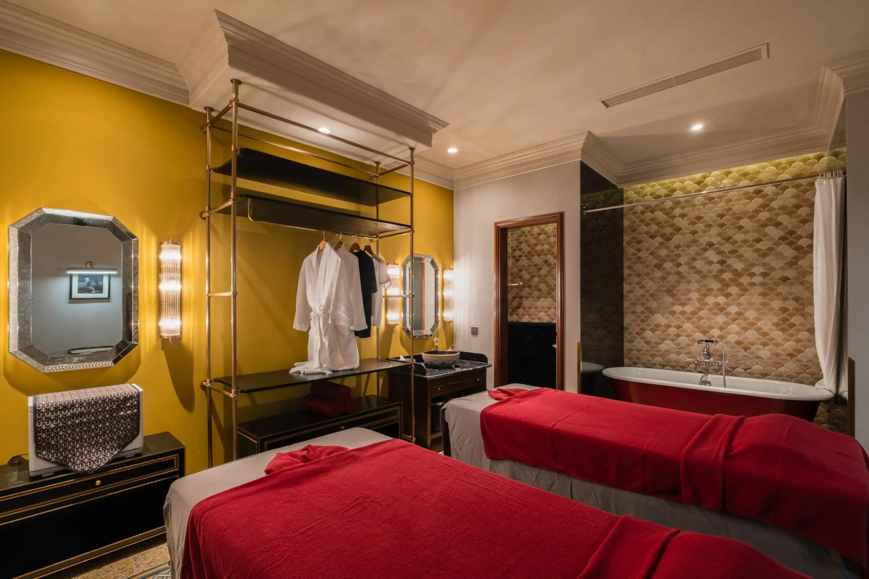 Spa and wellness centre/facilities, Bed in Silk Path Grand Hue Hotel