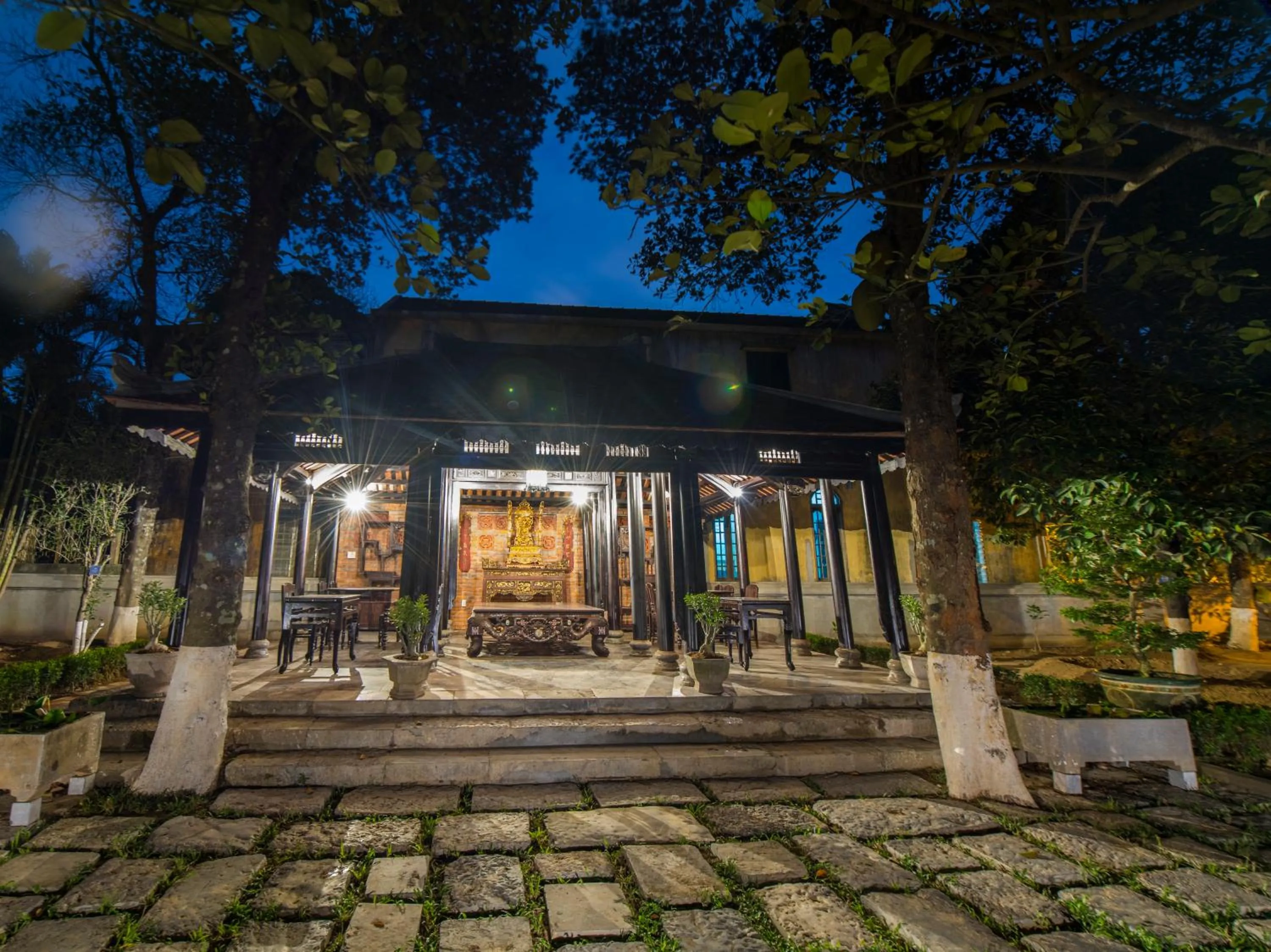 Garden in Silk Path Grand Hue Hotel