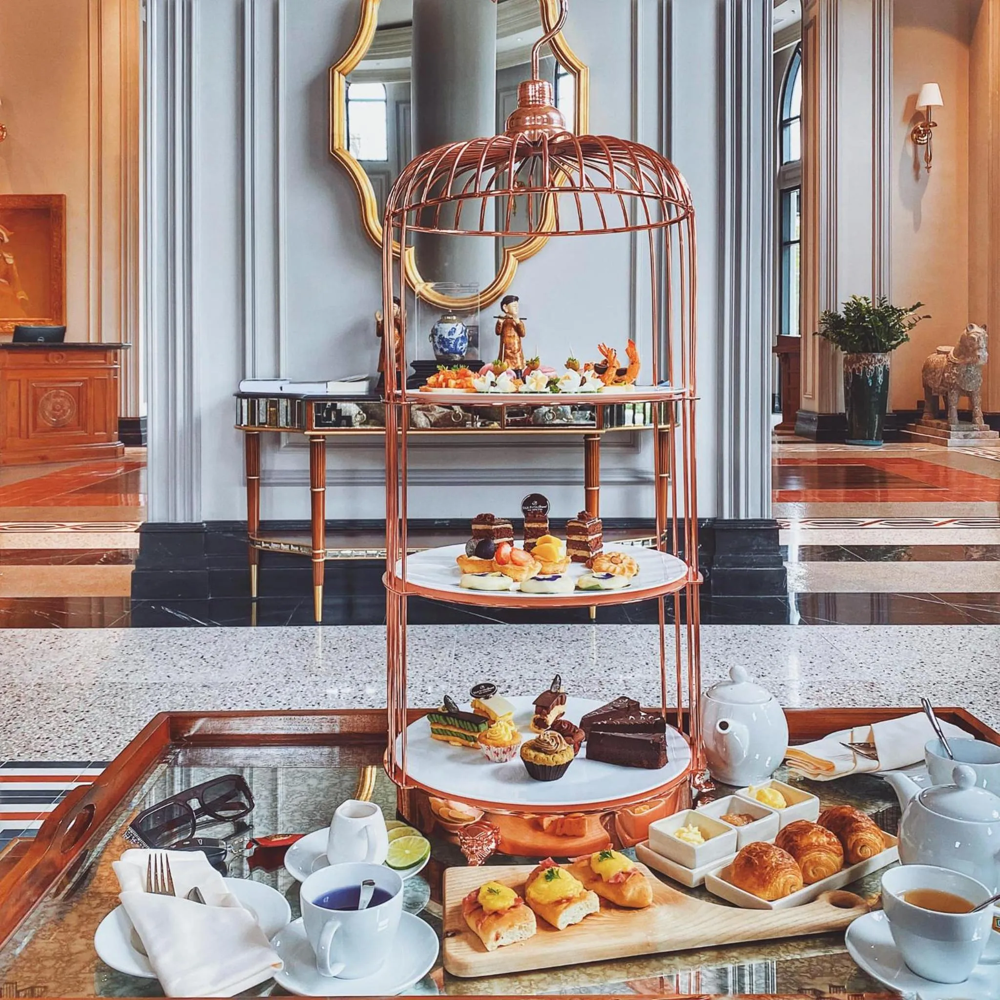 Food and drinks in Silk Path Grand Hue Hotel