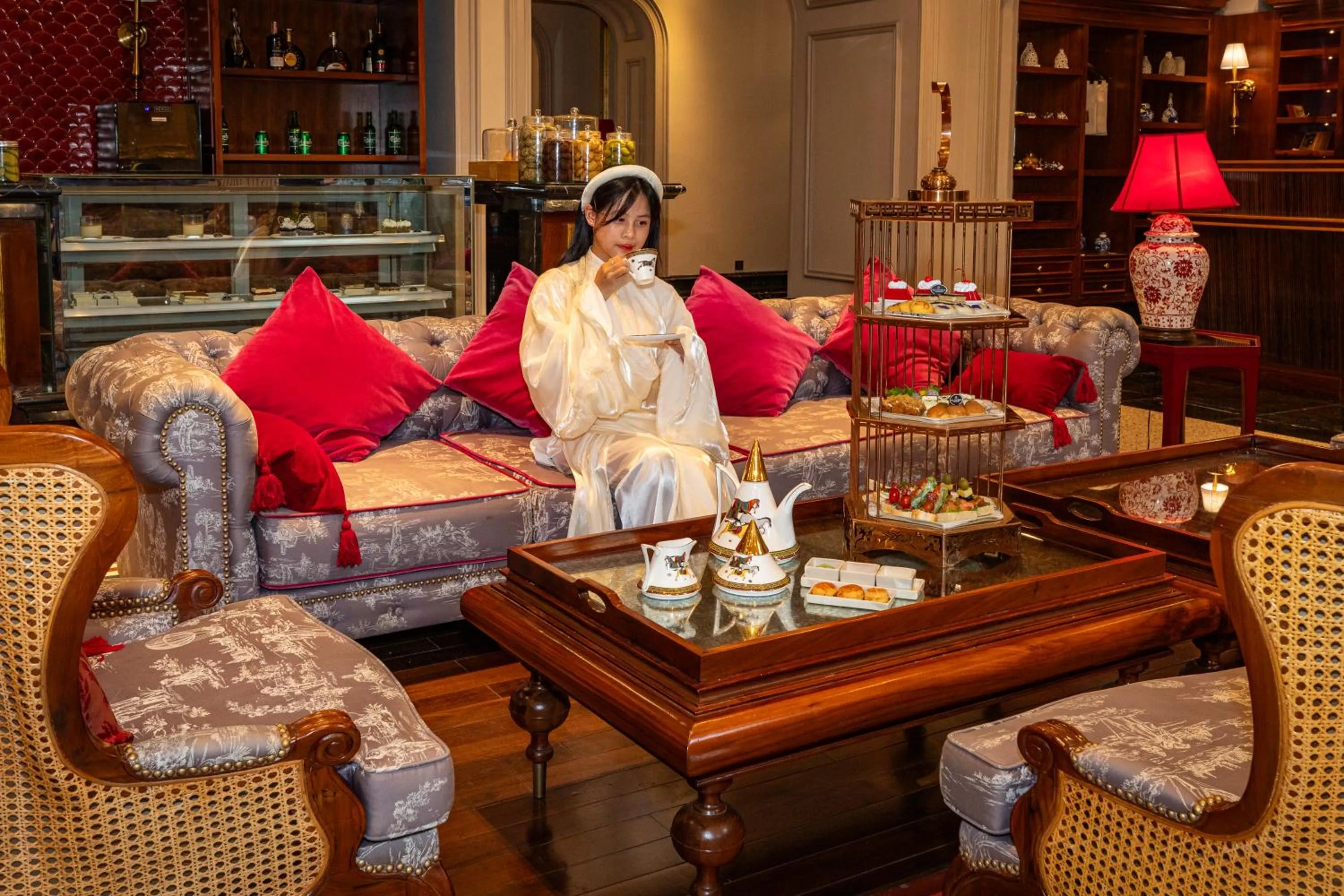 Restaurant/places to eat in Silk Path Grand Hue Hotel