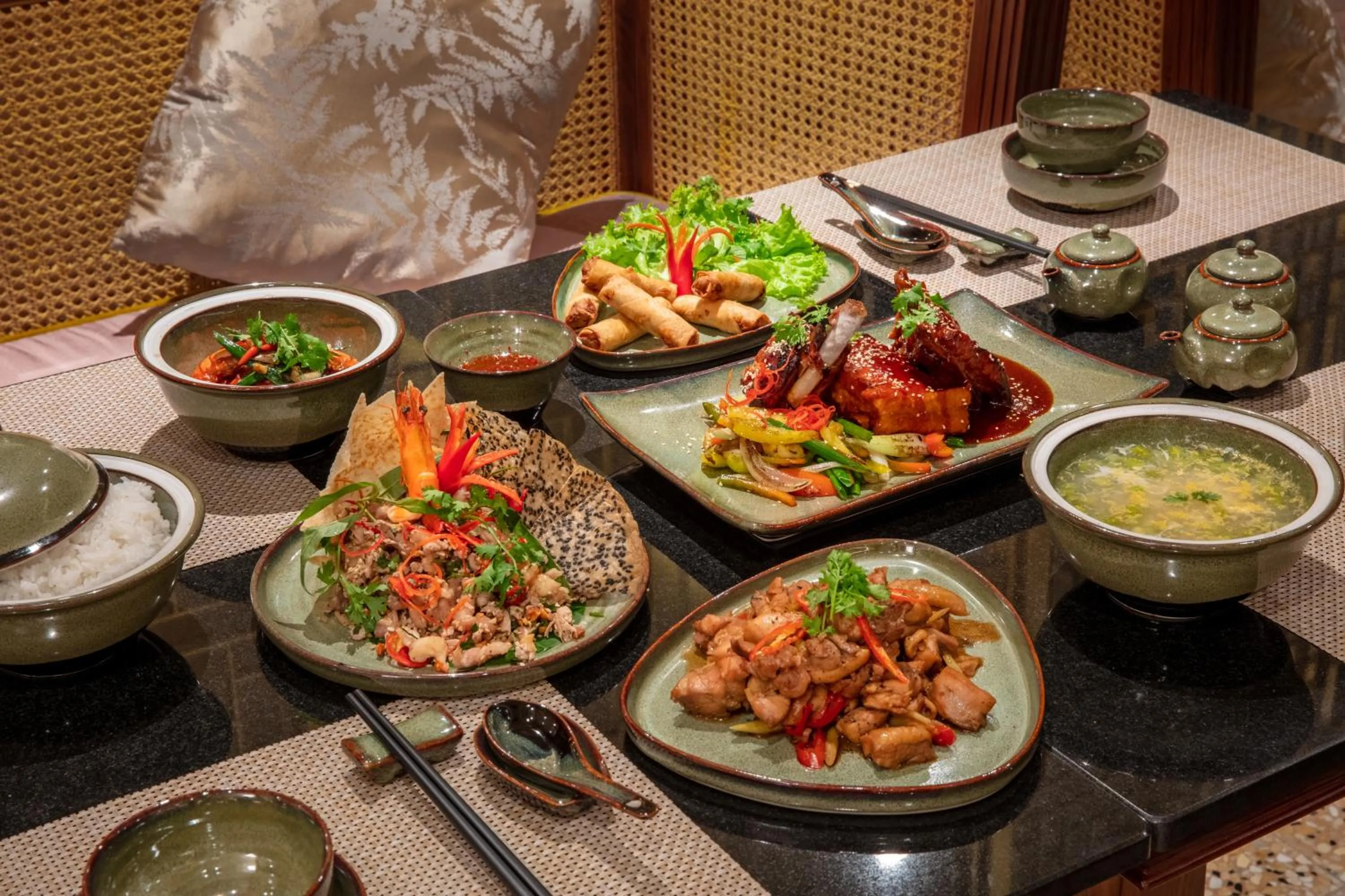 Food and drinks in Silk Path Grand Hue Hotel