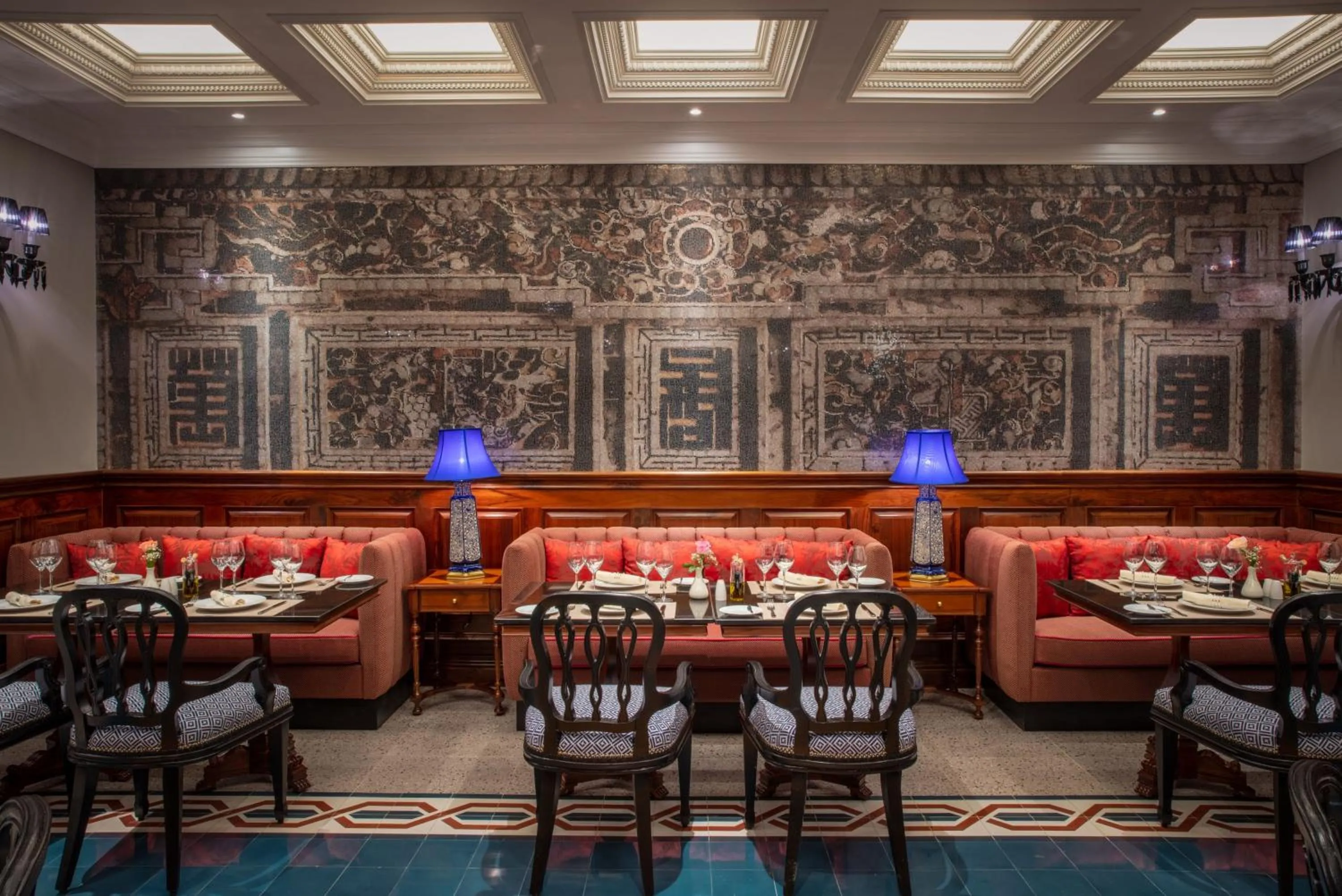 Restaurant/places to eat in Silk Path Grand Hue Hotel