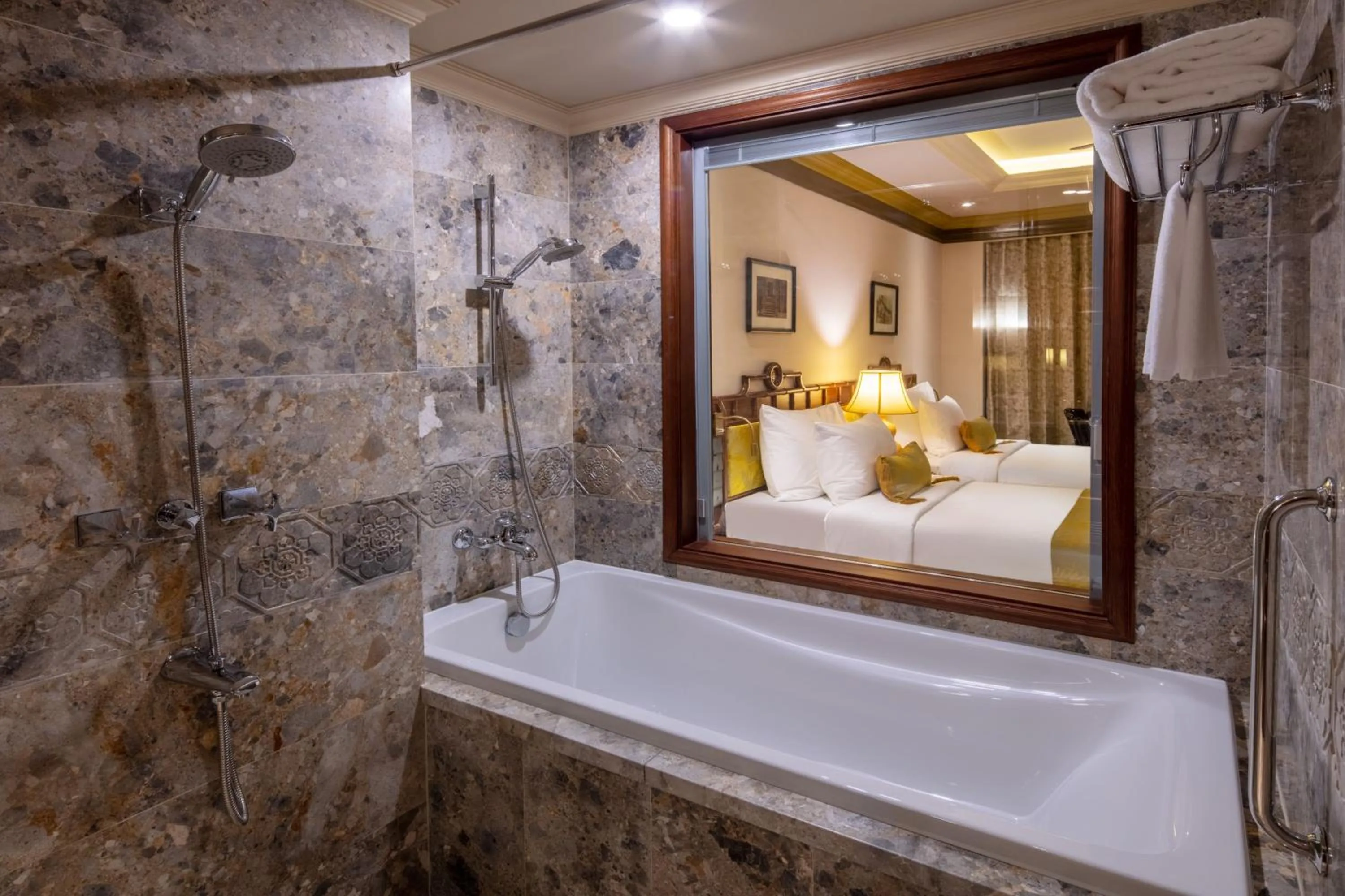 Bathroom, Bed in Silk Path Grand Hue Hotel