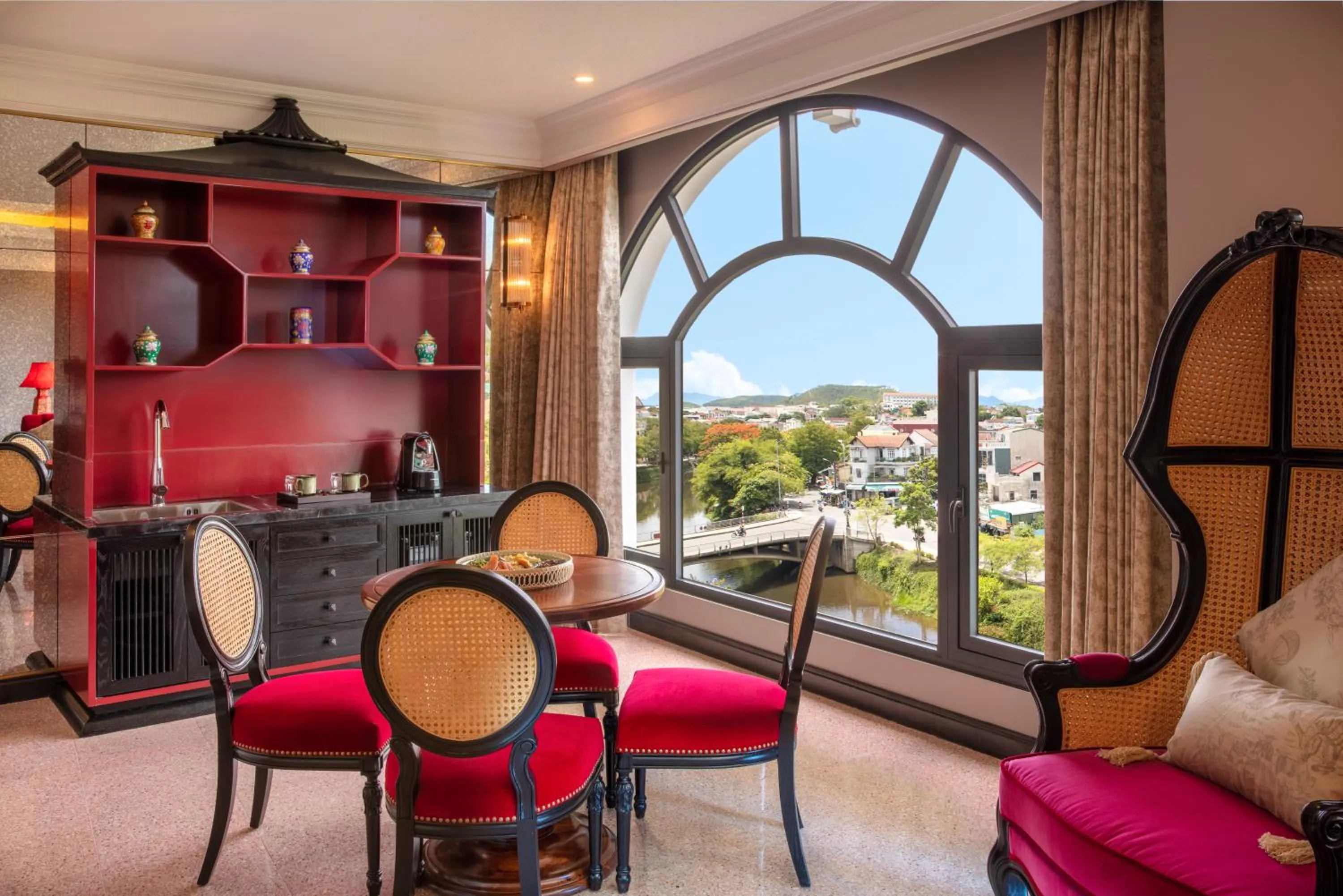 Area and facilities in Silk Path Grand Hue Hotel