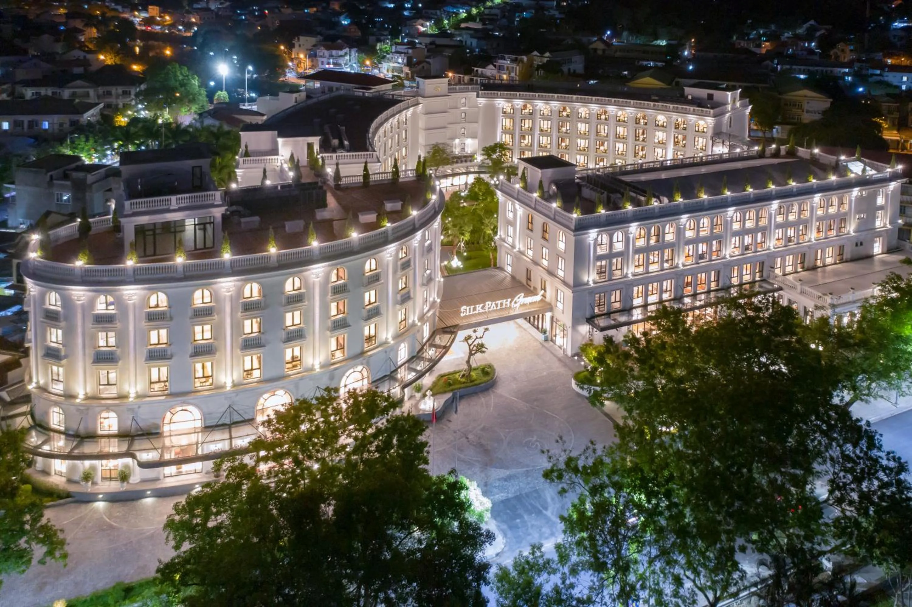 Property building in Silk Path Grand Hue Hotel