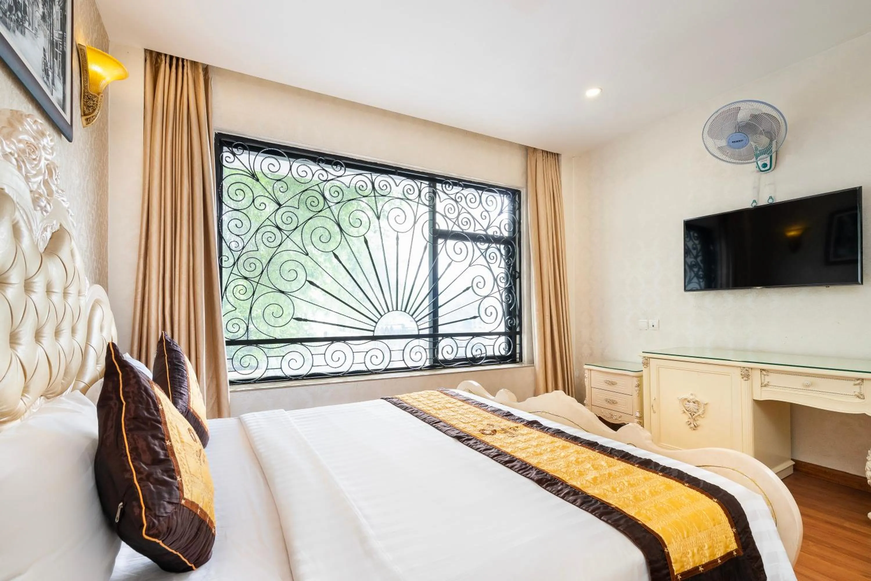 Bed in Golden Star Hotel