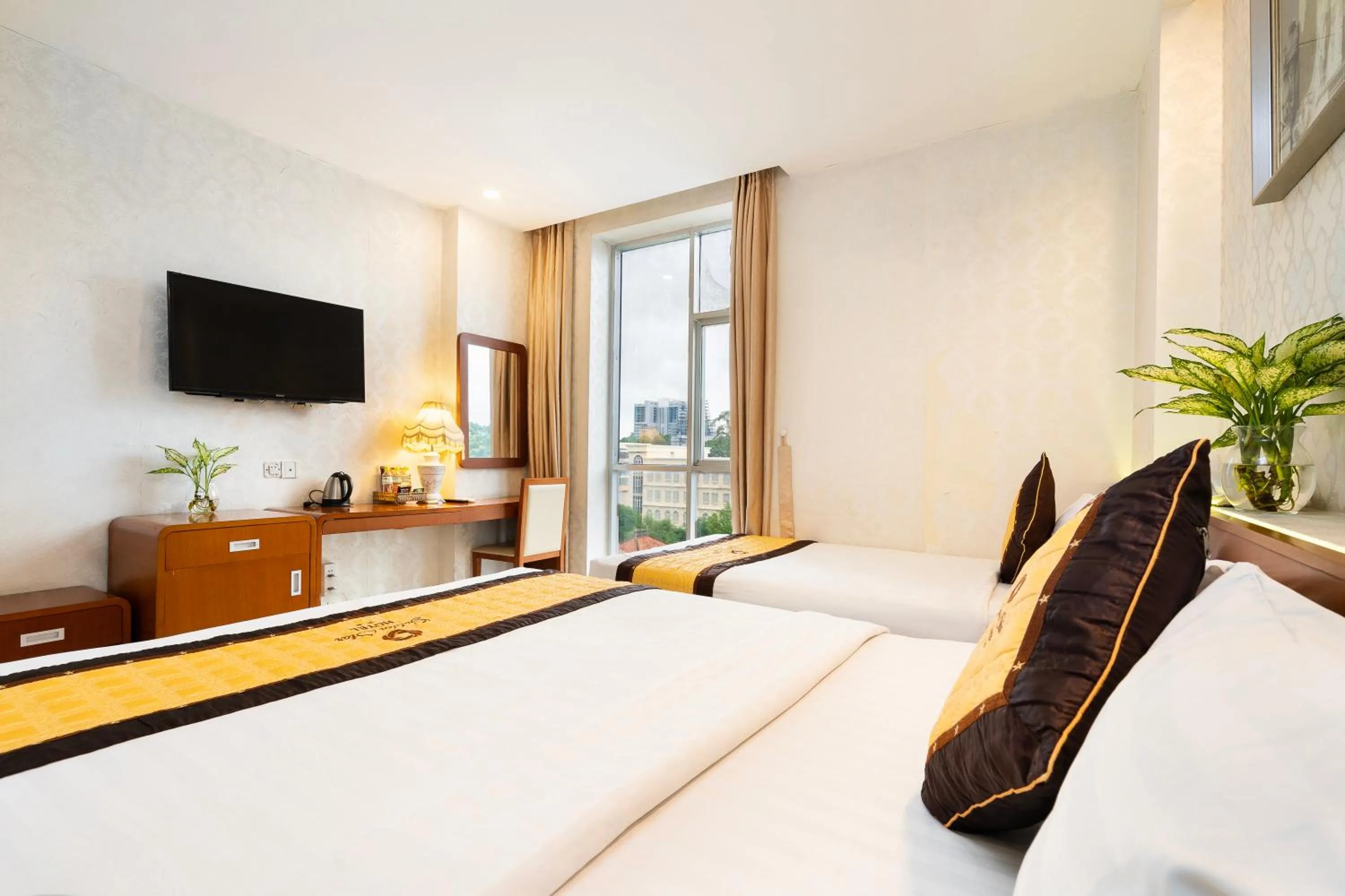 Bedroom, Bed in Golden Star Hotel