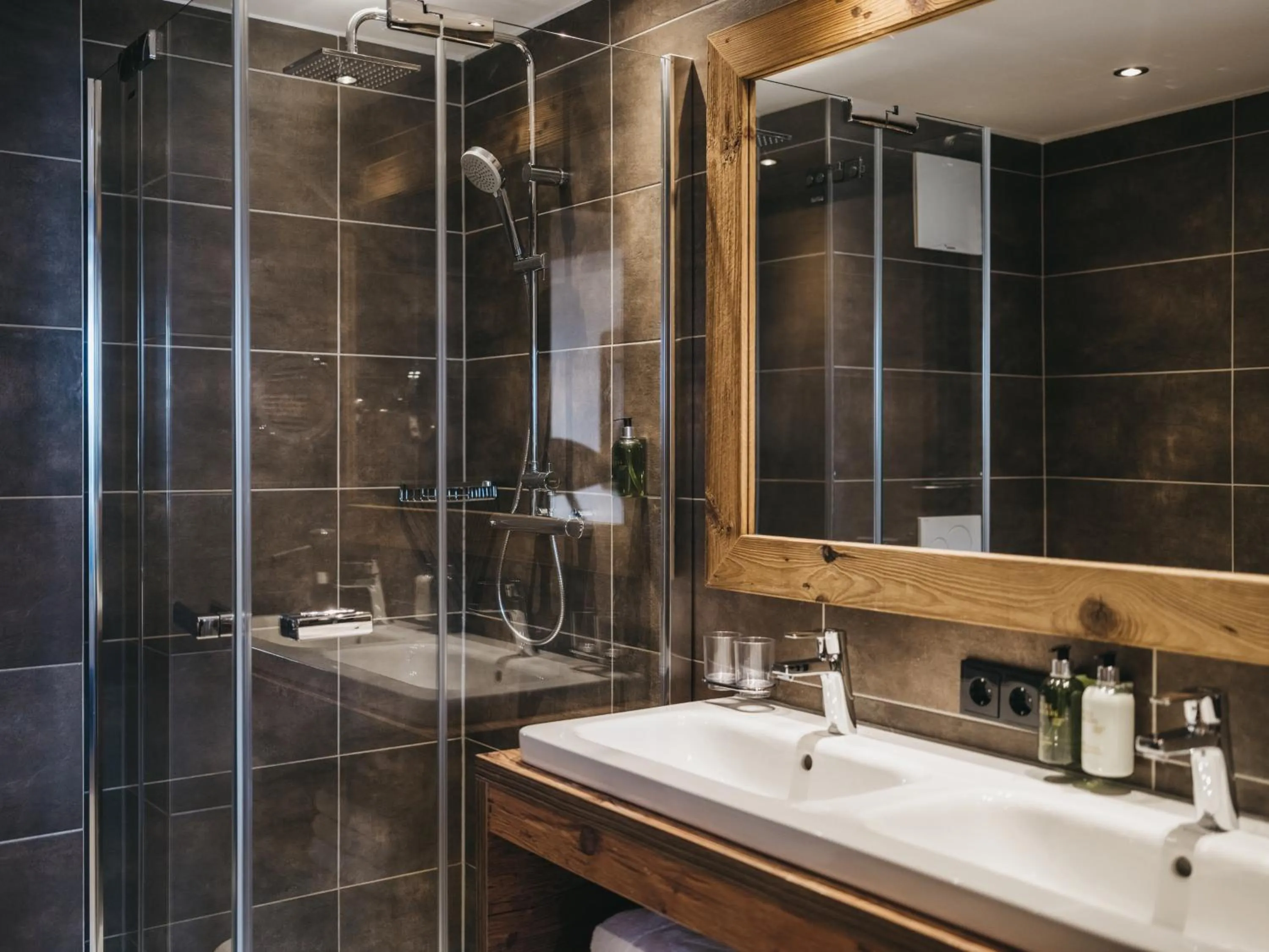 Shower in VAYA St Zeno Serfaus