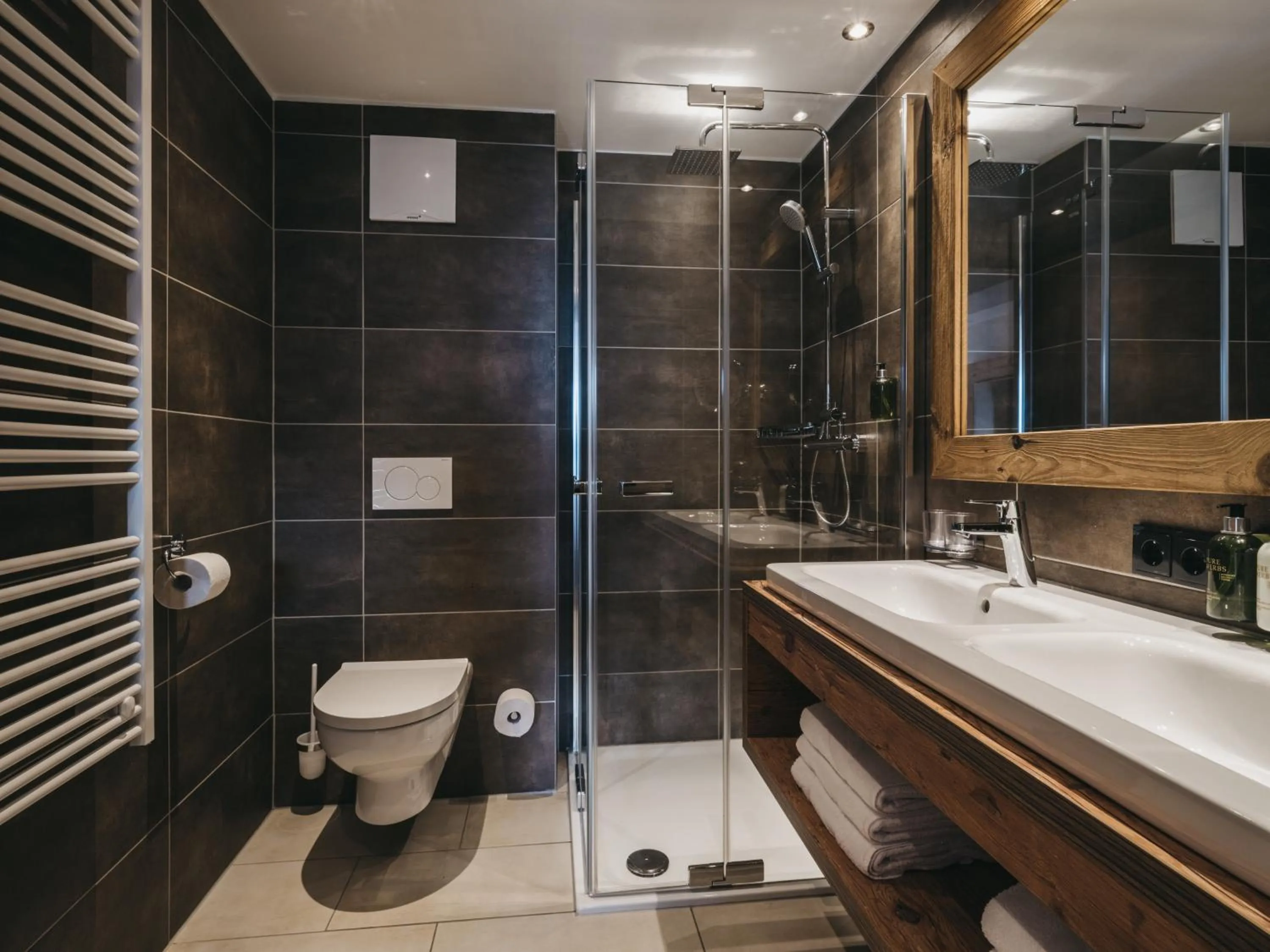 Shower in VAYA St Zeno Serfaus