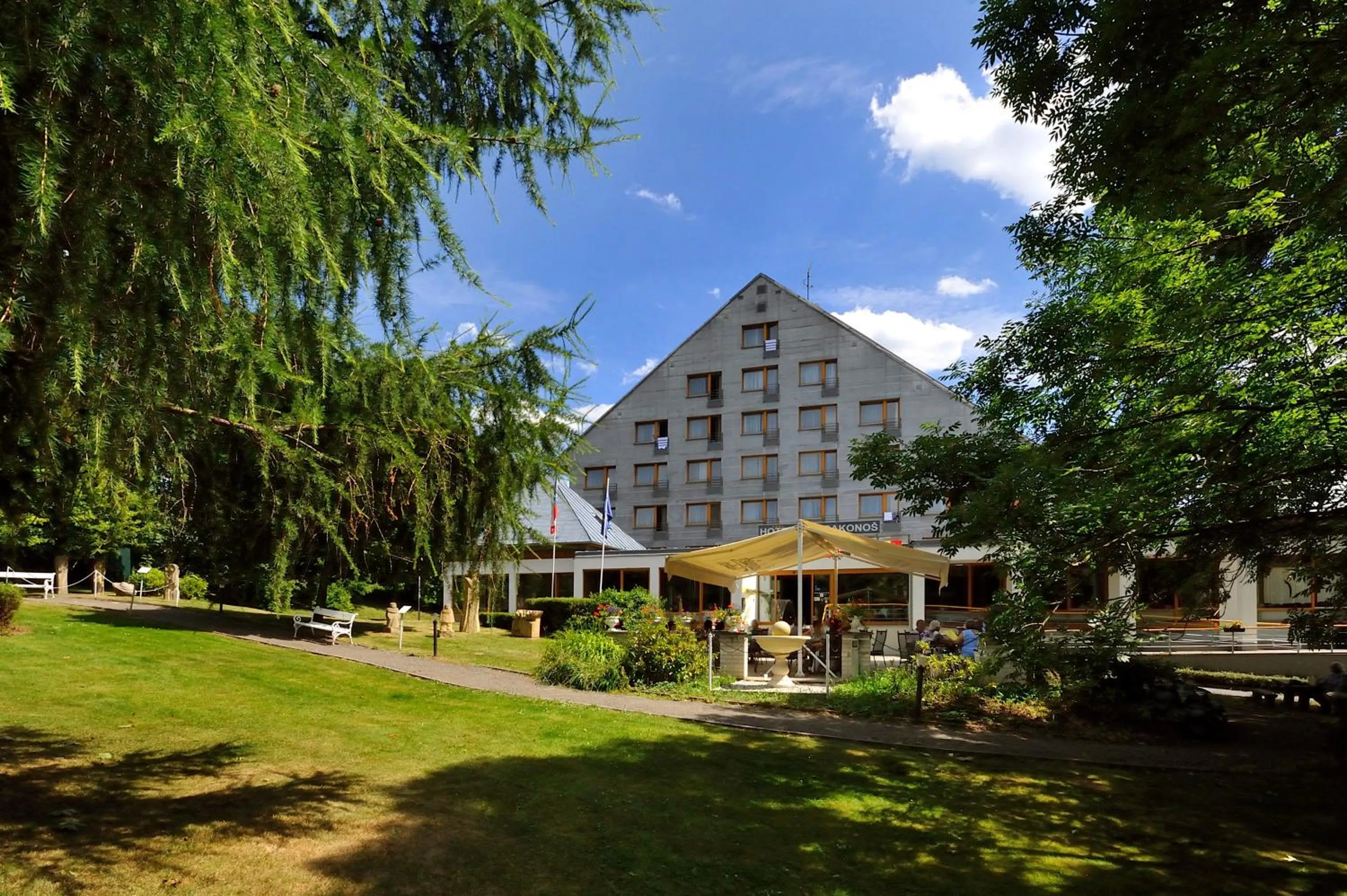 Facade/entrance in Hotel Krakonoš