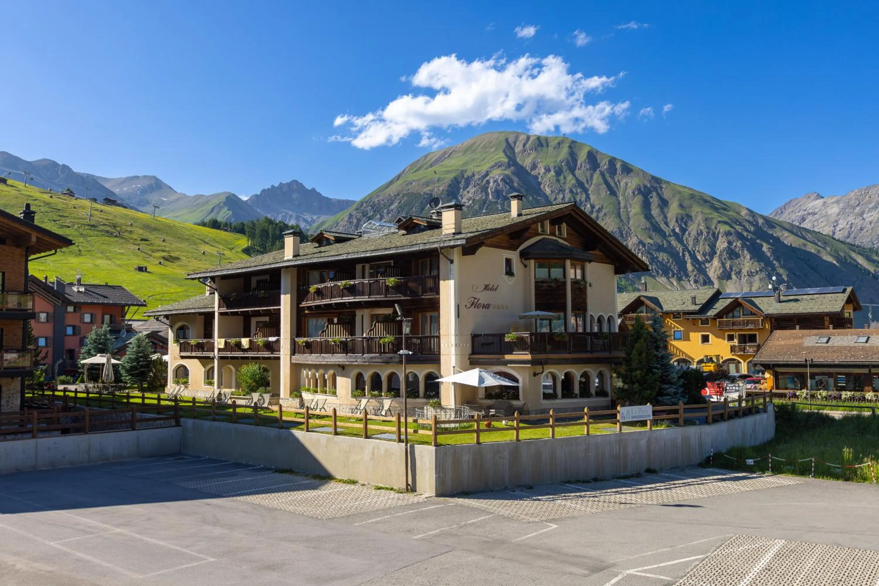 Property building in Hotel Flora