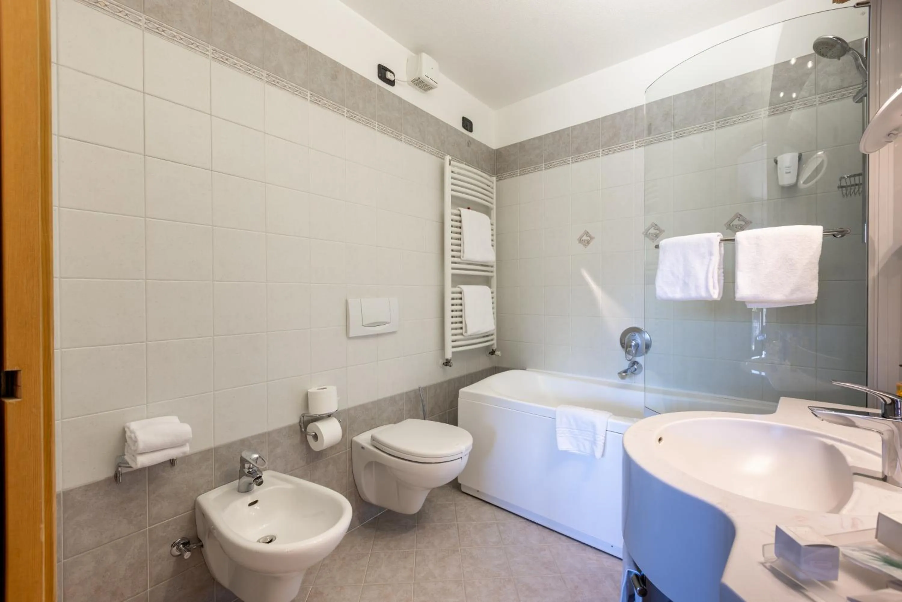 Bathroom in Hotel Flora