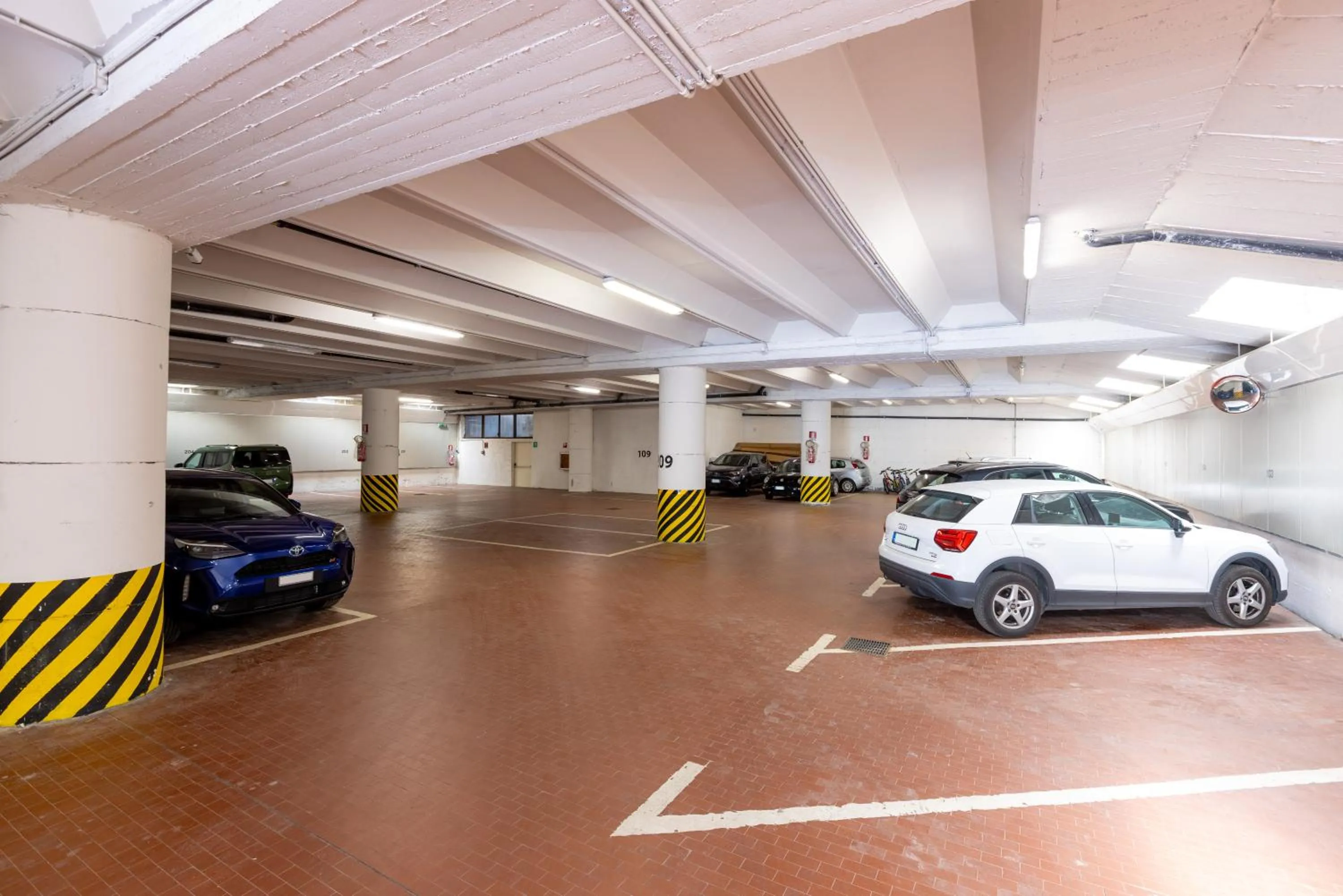 Parking in Hotel Flora