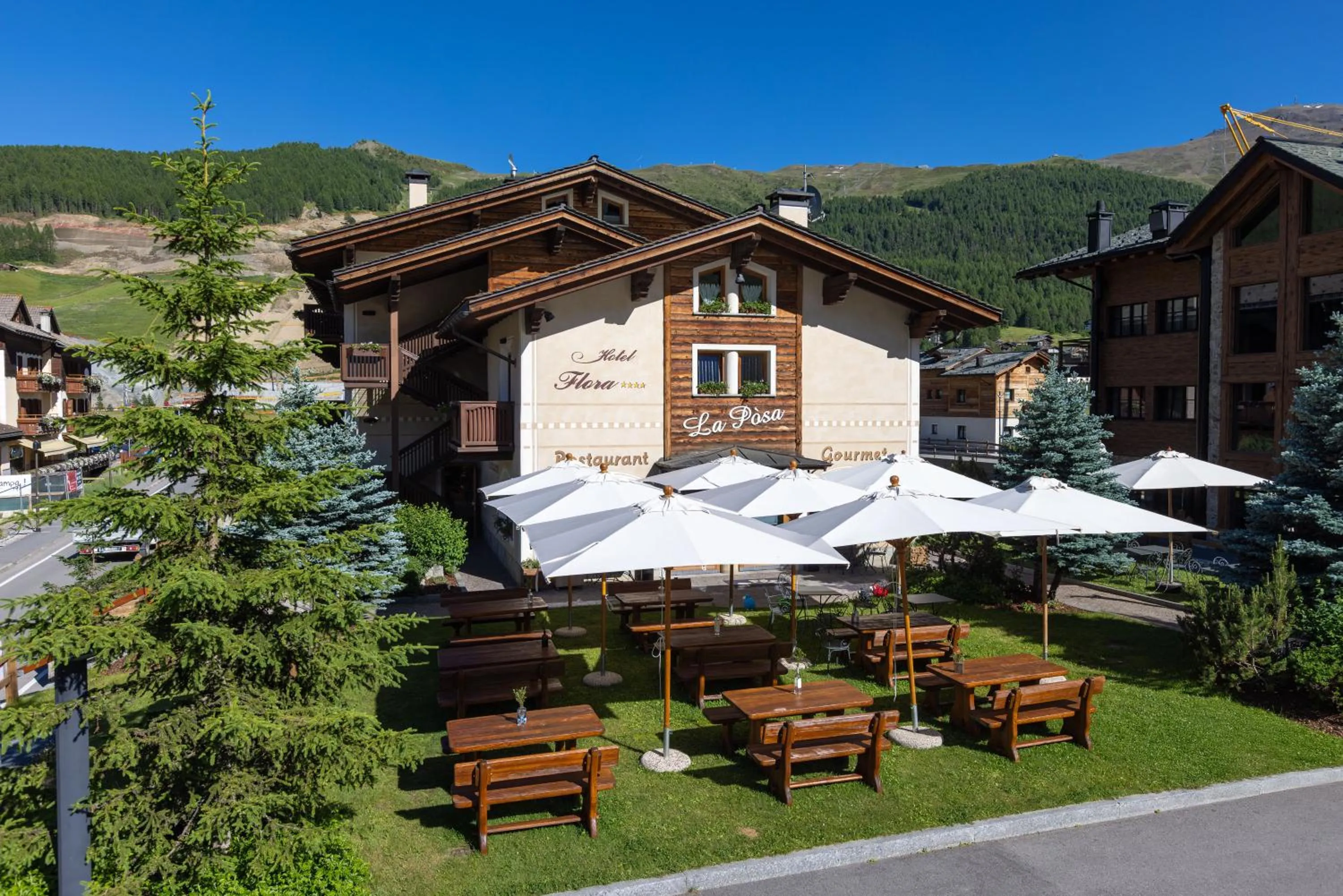 Restaurant/places to eat in Hotel Flora