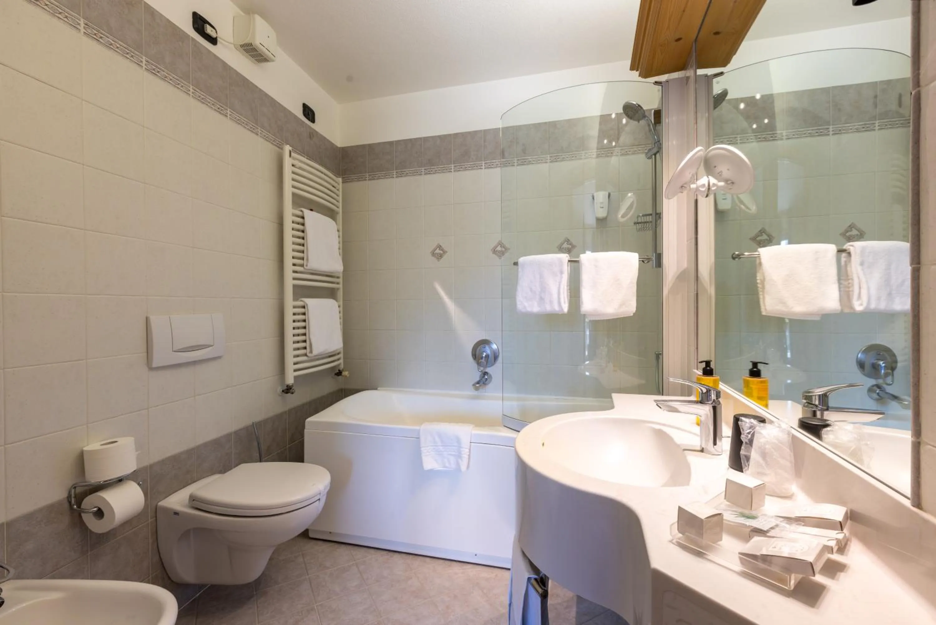 Bathroom in Hotel Flora