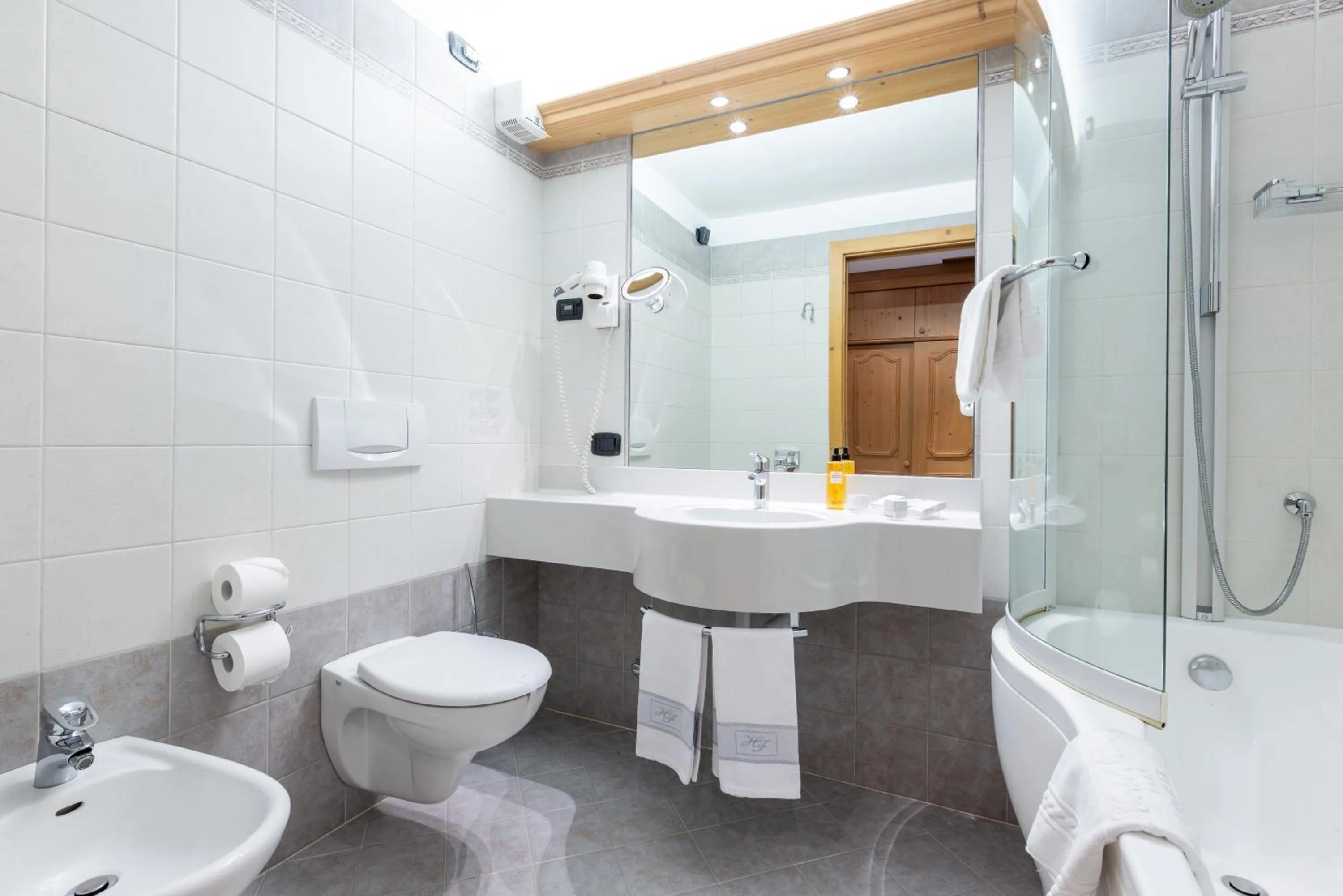 Bathroom in Hotel Flora