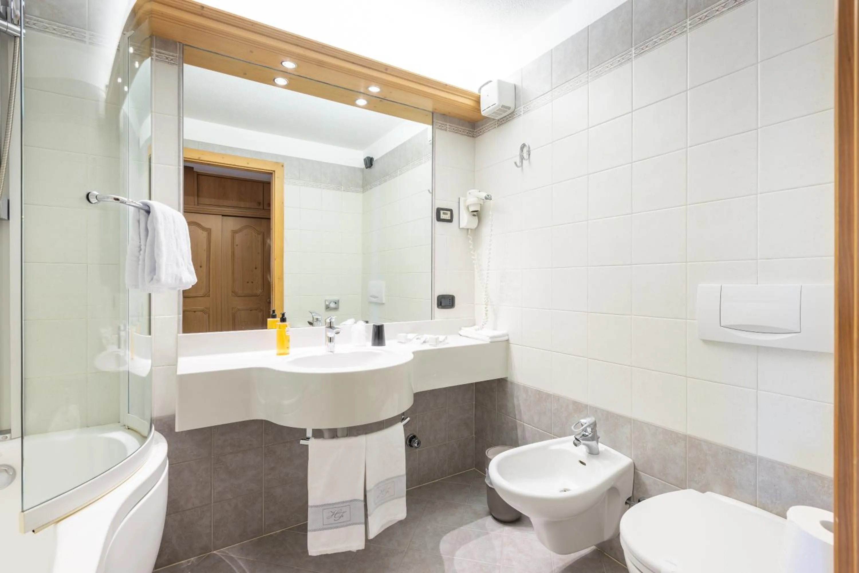 Bathroom in Hotel Flora