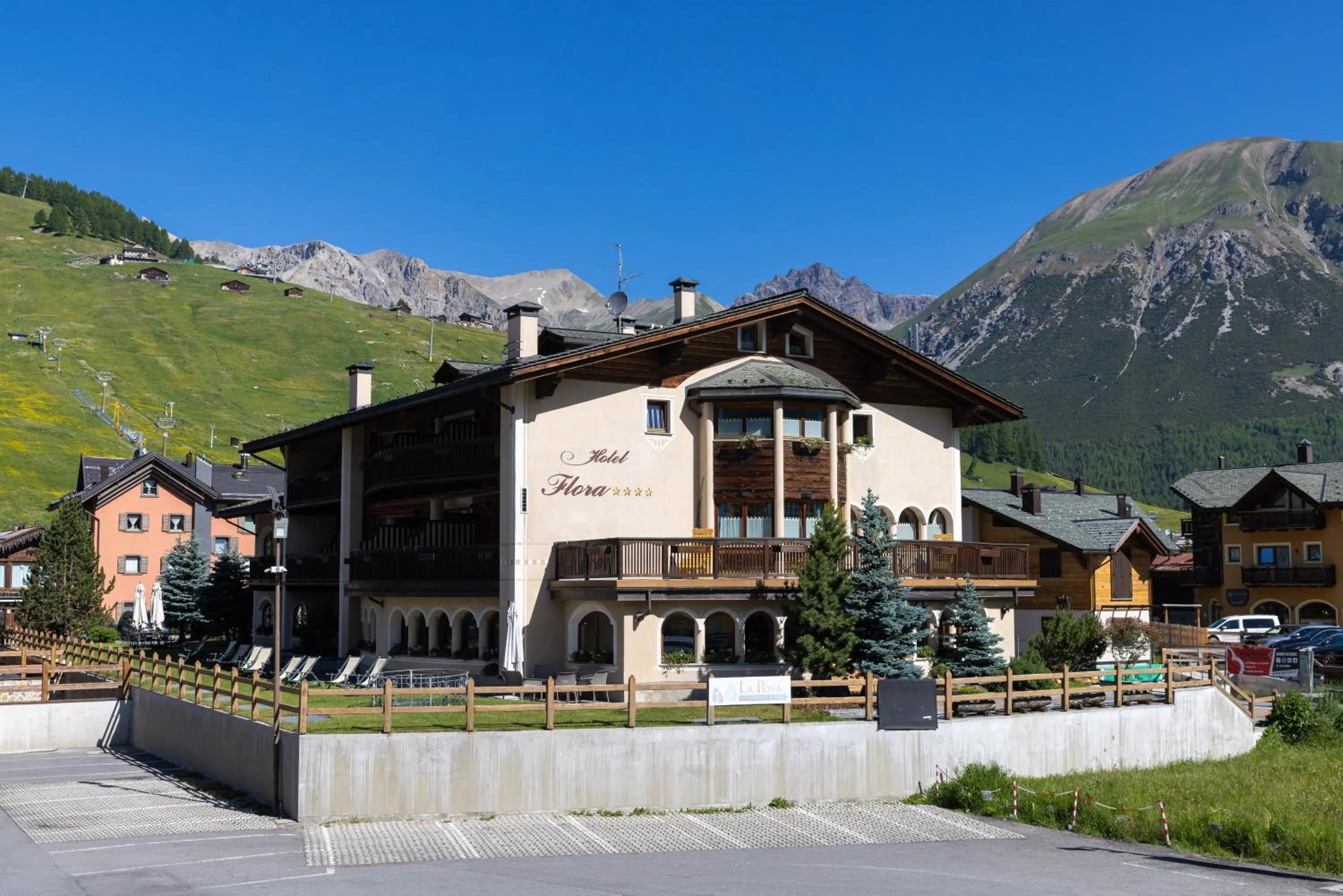 Property building in Hotel Flora