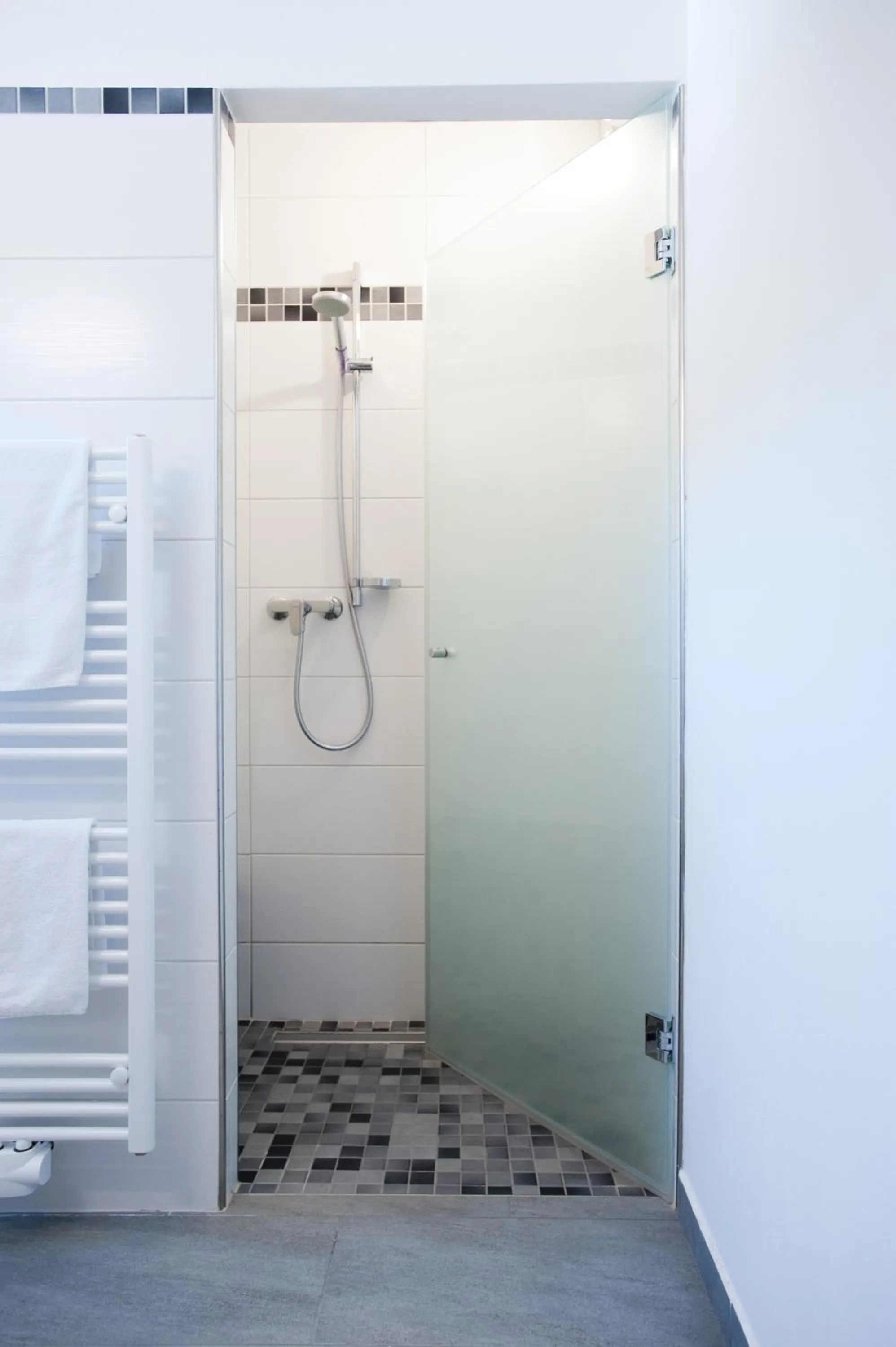 Shower in Hotel Vösenhuber