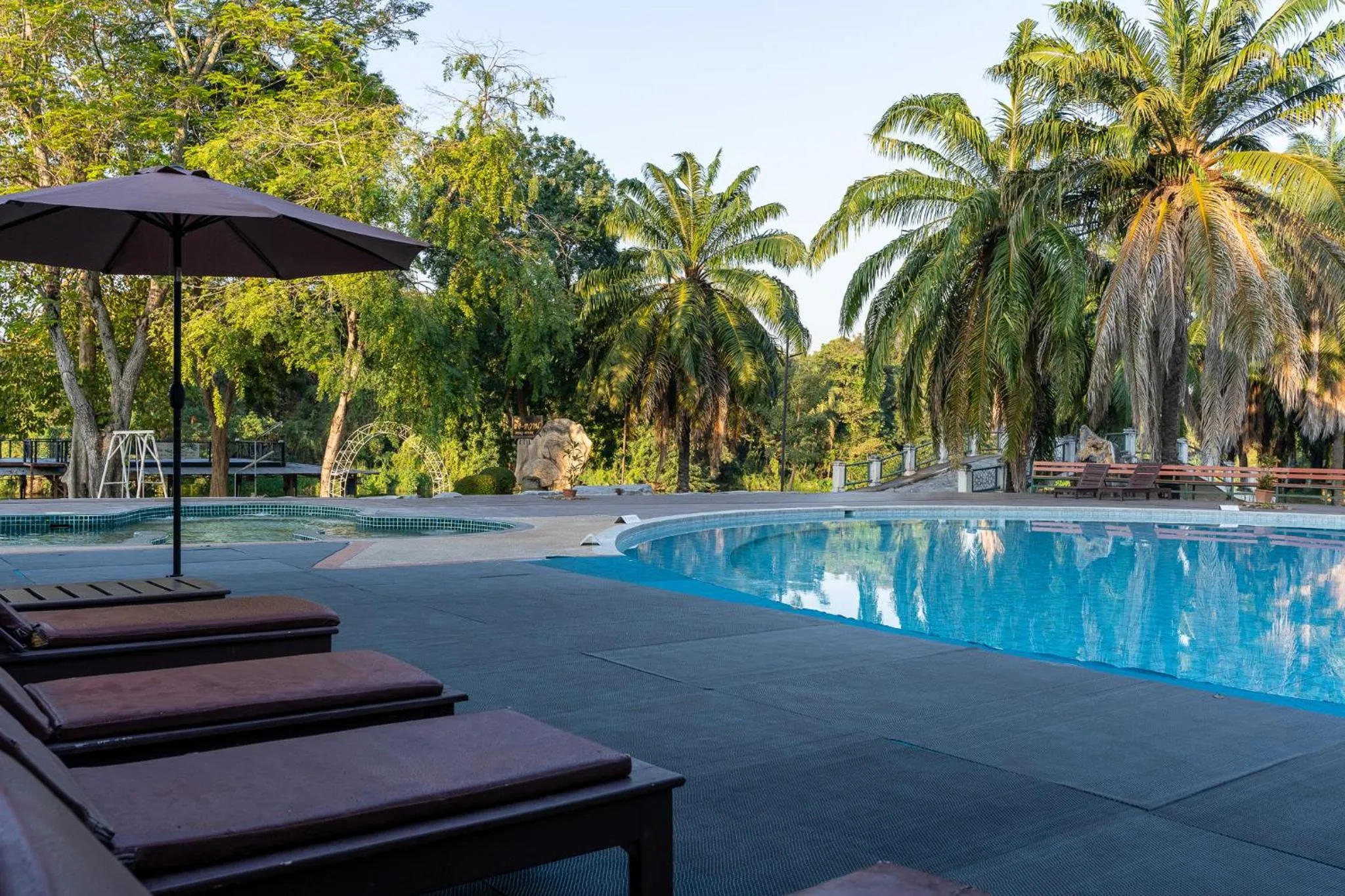 Swimming pool in Pung-Waan Resort & Spa