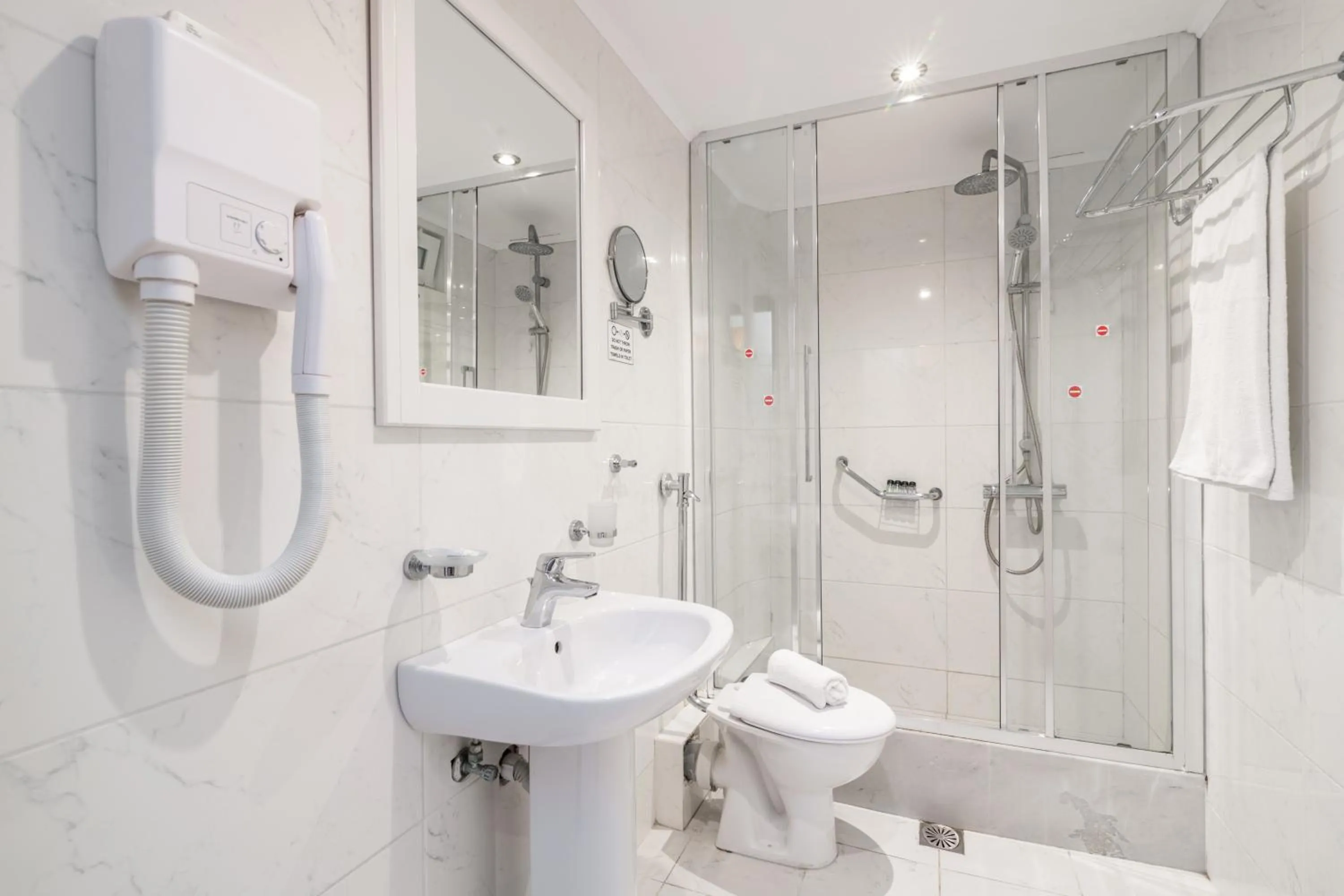 Bathroom in Karras Hotel