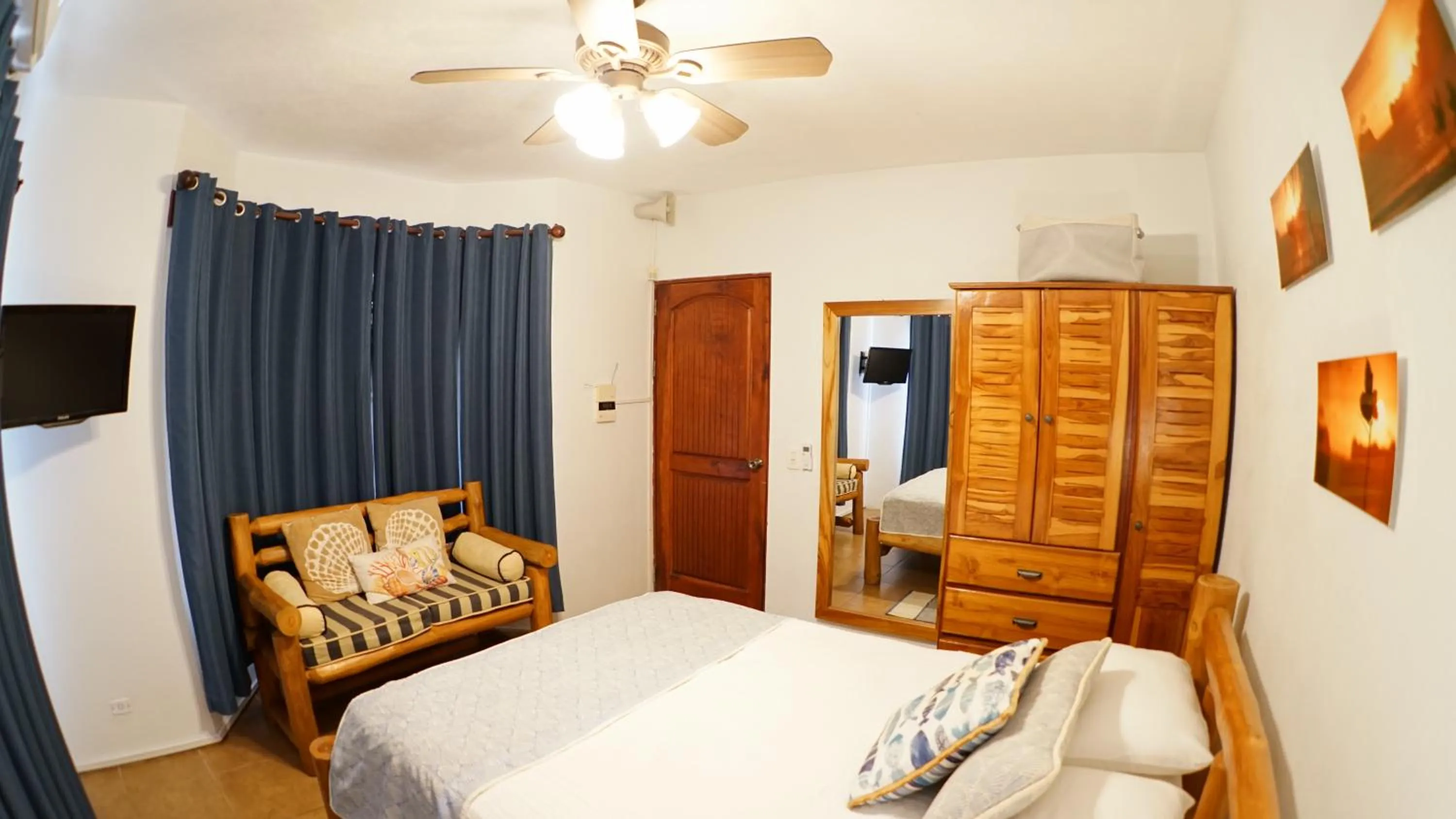 Photo of the whole room, Bed in Villas Welcome to Heaven