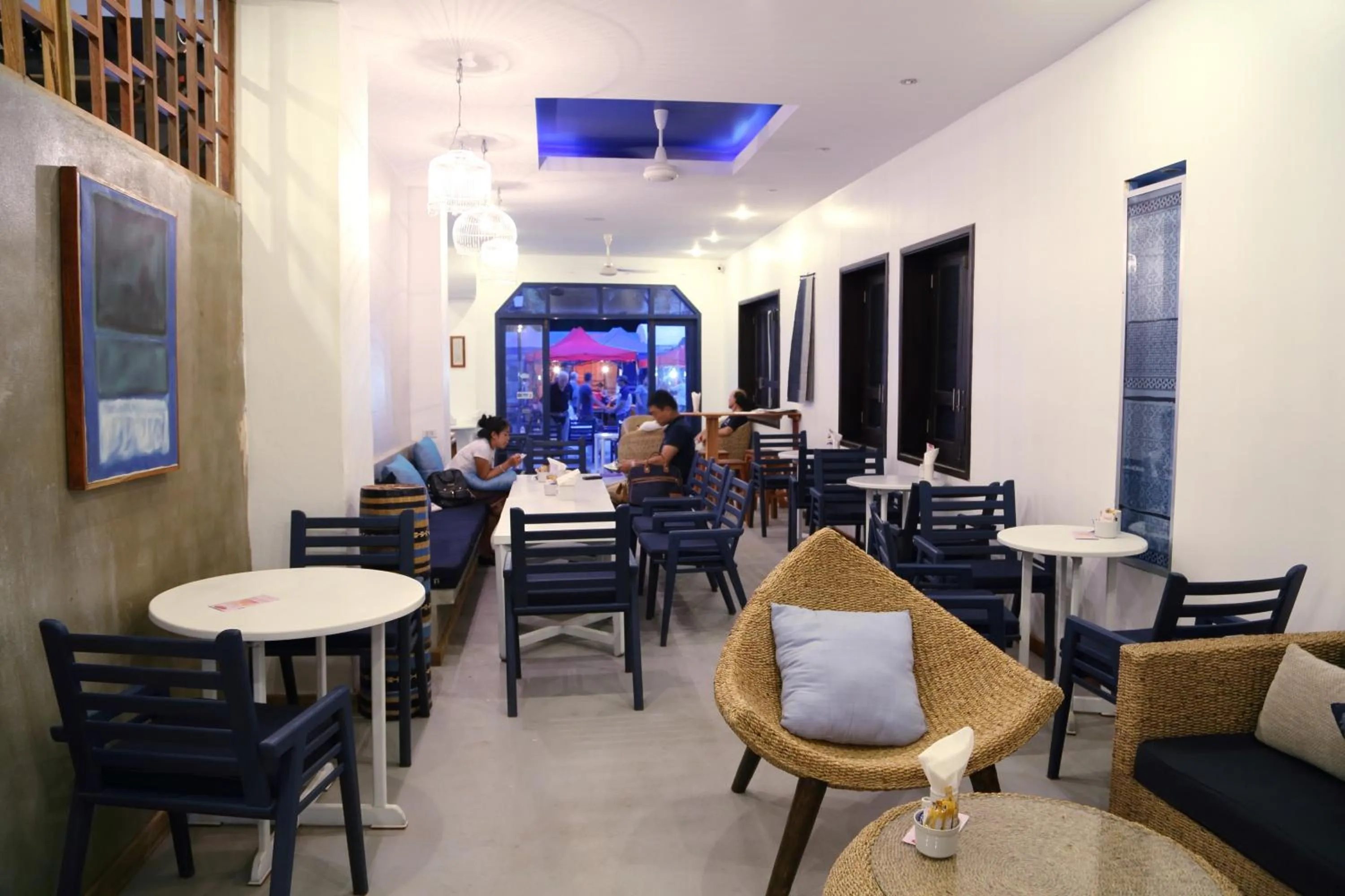 Restaurant/places to eat in Indigo House Hotel