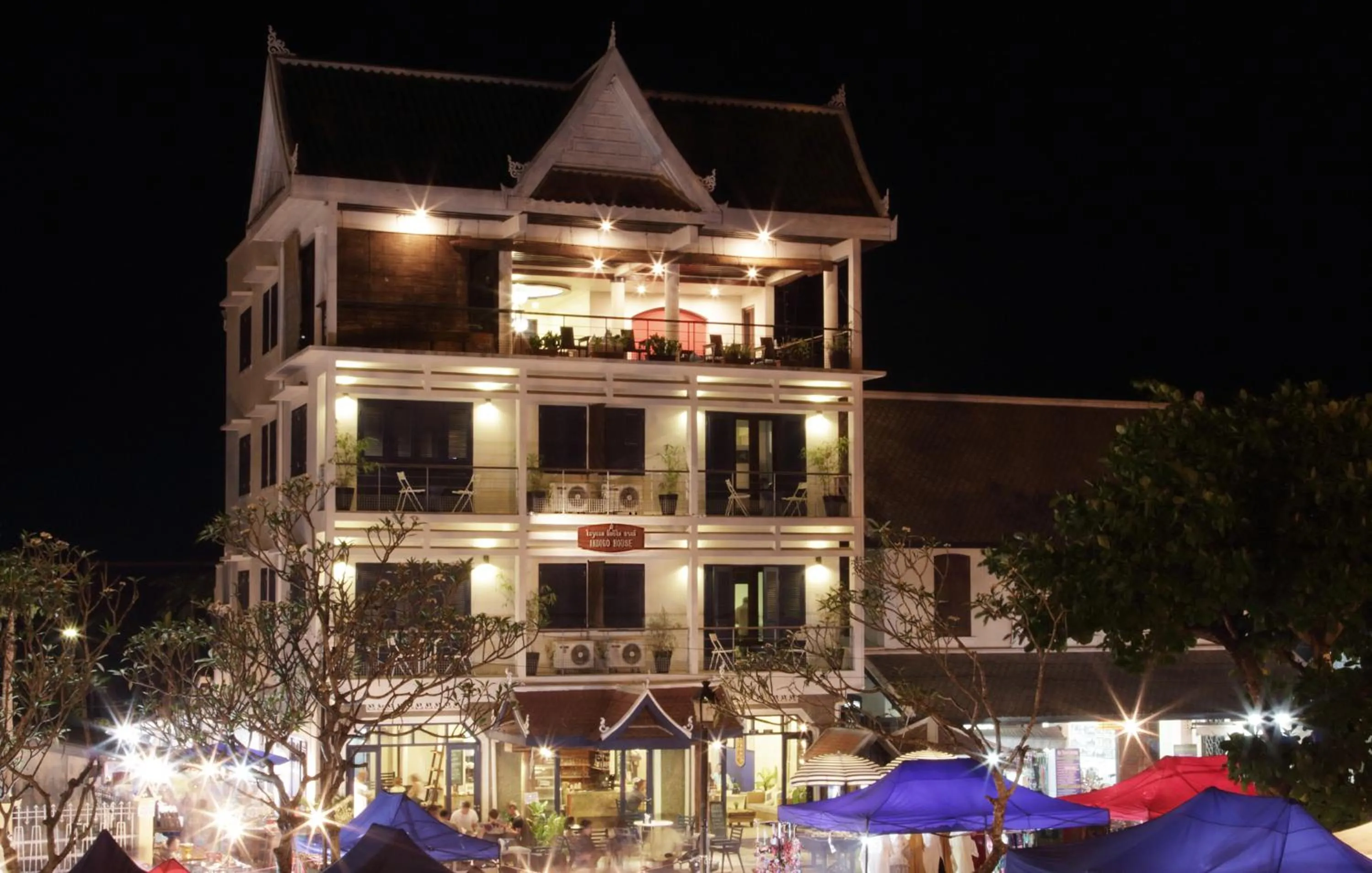 Facade/entrance in Indigo House Hotel
