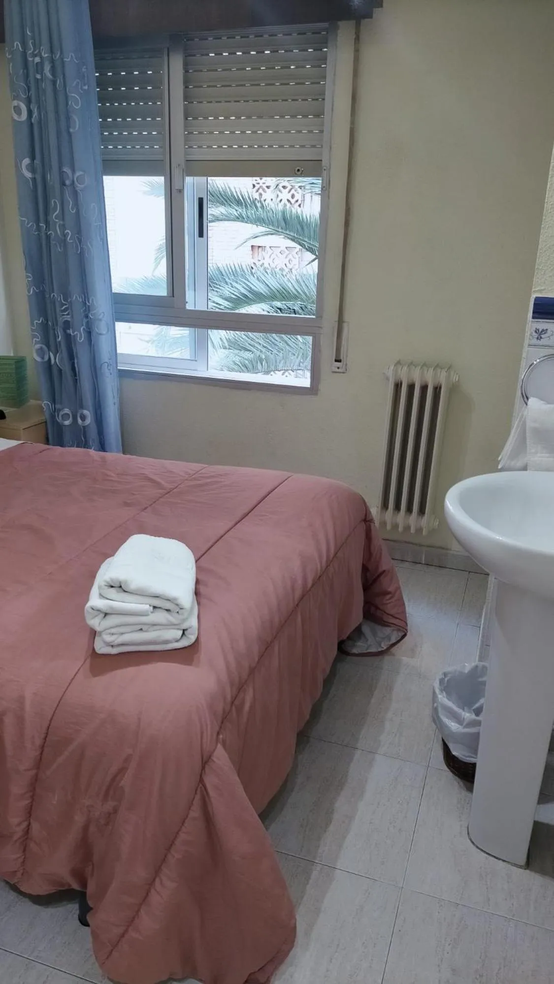 Bedroom, Bed in AB Pension Granada