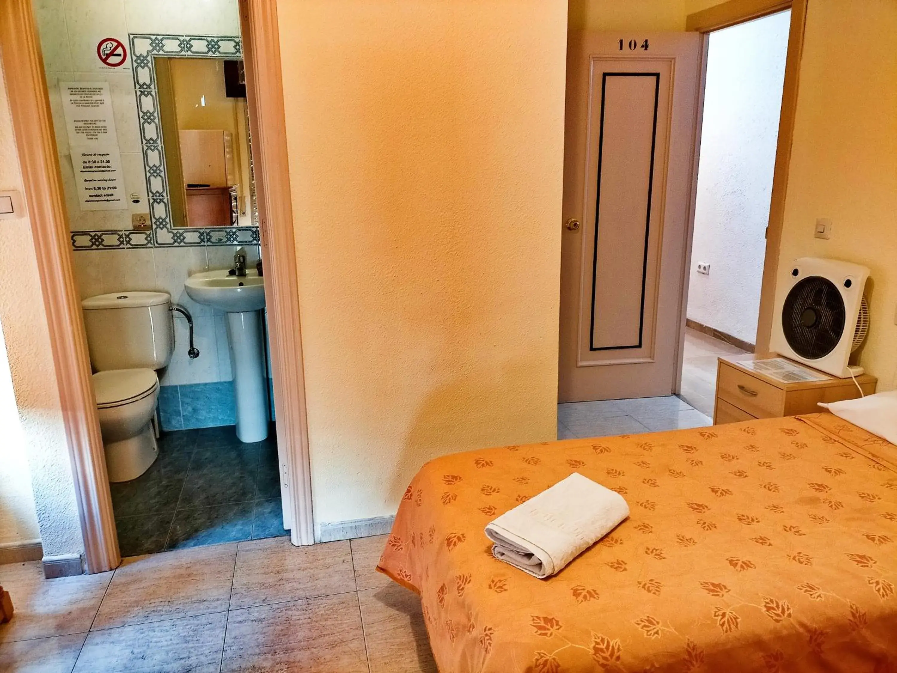 Single Room in AB Pension Granada Single Room in AB Pension Granada