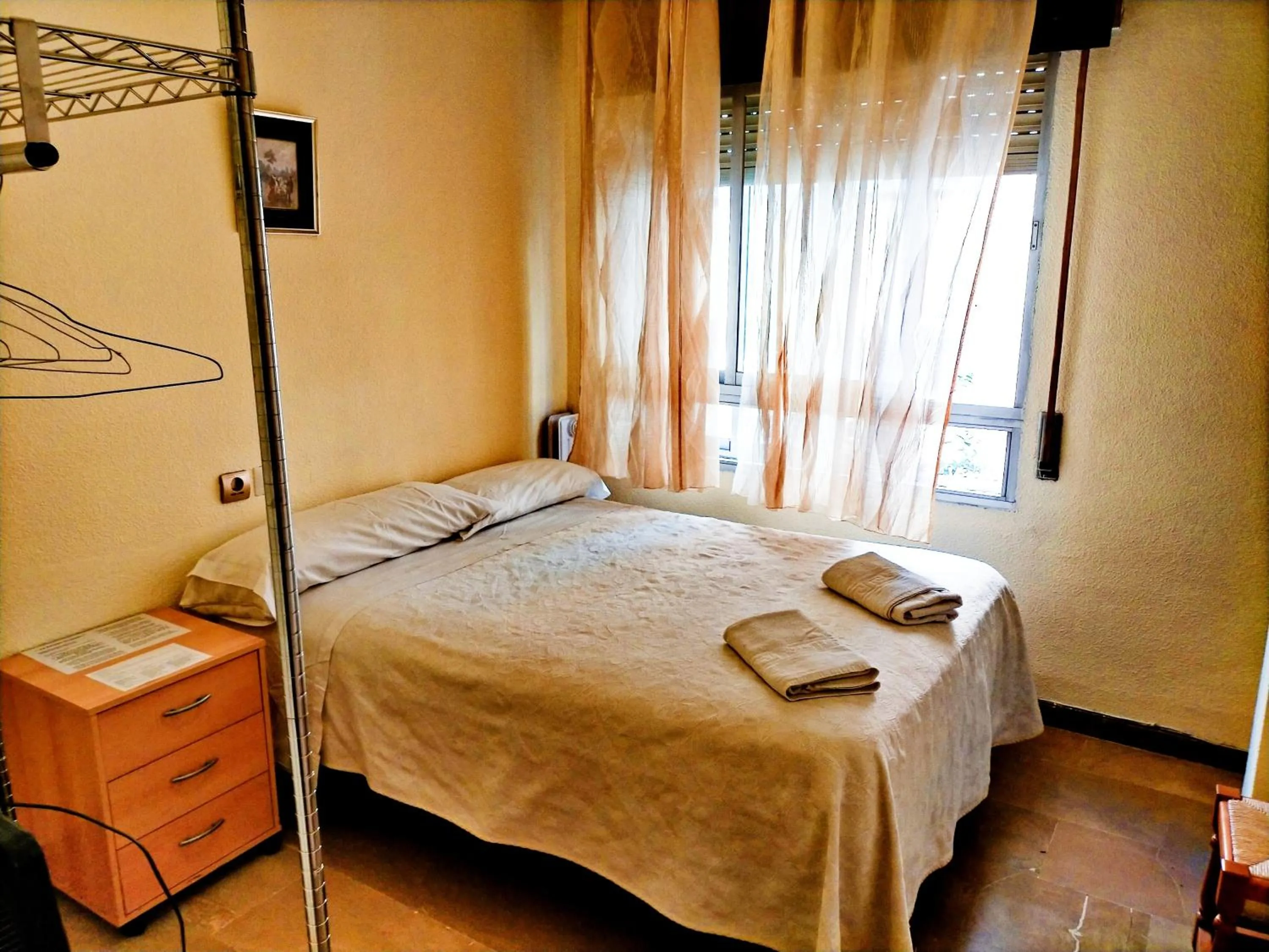 Photo of the whole room, Bed in AB Pension Granada