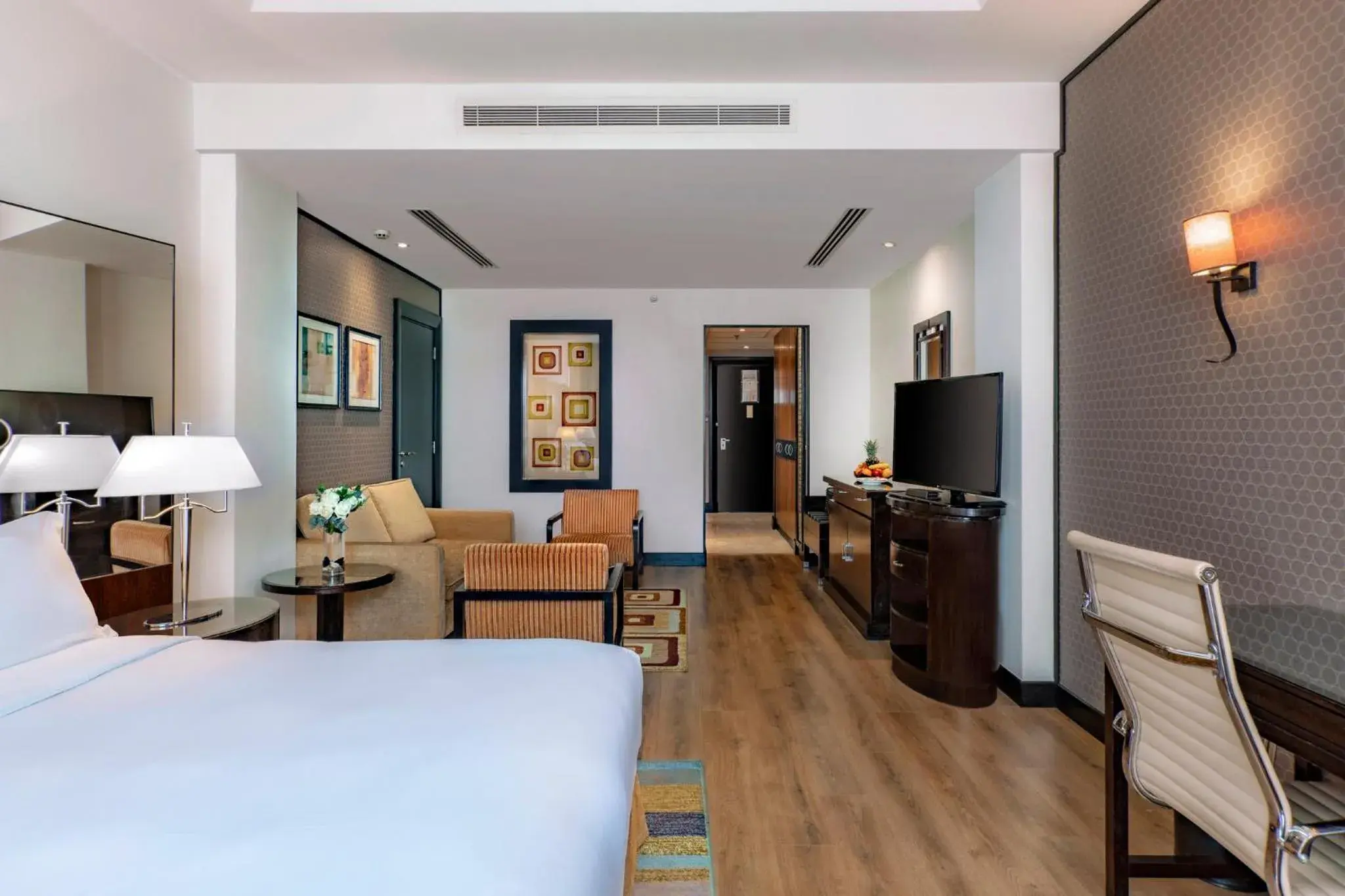 Standard King Room - Smoking in Crowne Plaza Al Khobar by IHG Standard King Room - Smoking in Crowne Plaza Al Khobar by IHG