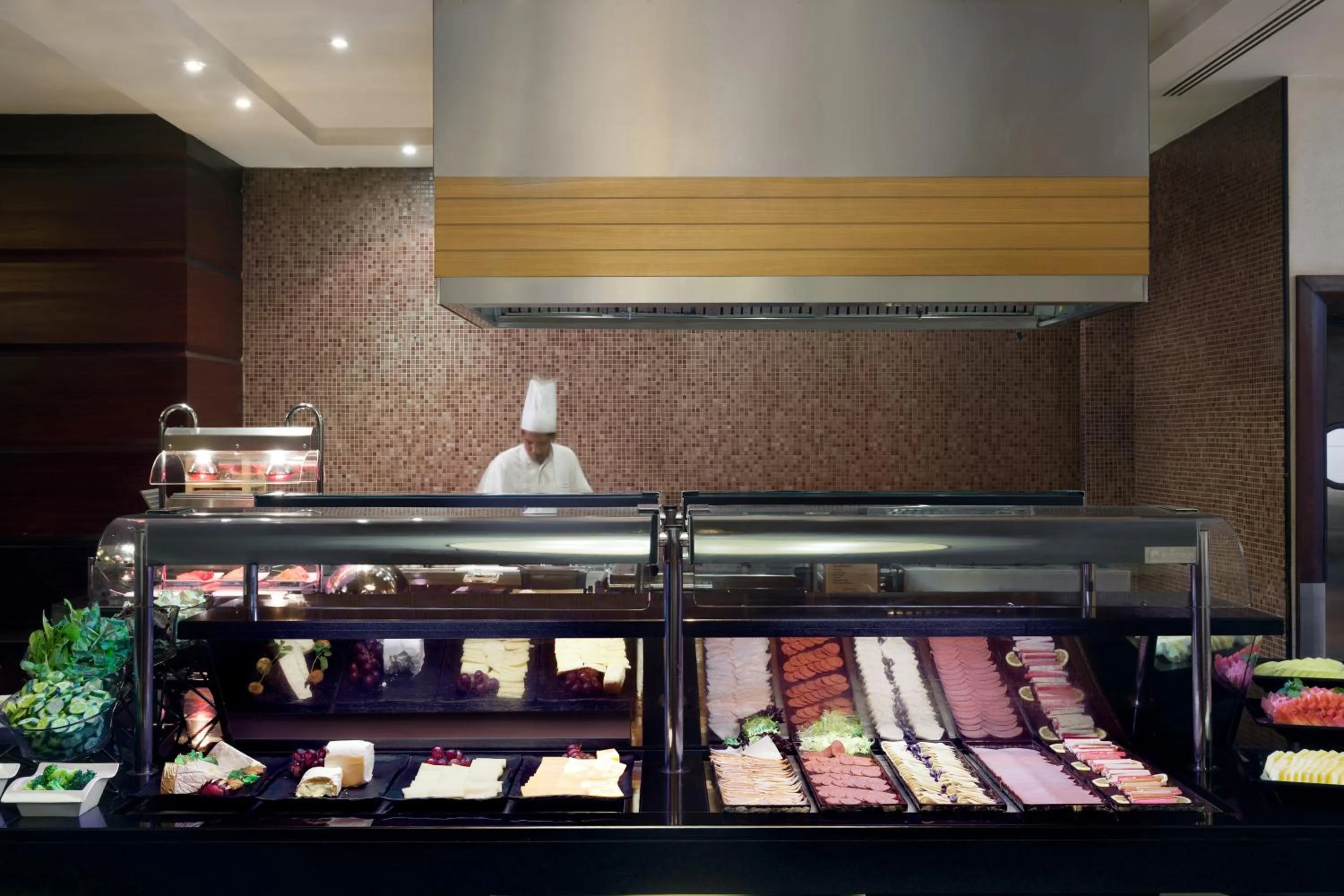 Restaurant/places to eat in Crowne Plaza Al Khobar by IHG
